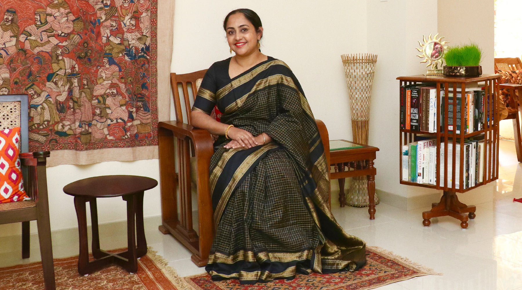Keeping a tradition alive: 100-saree pact to support weavers - The Economic  Times