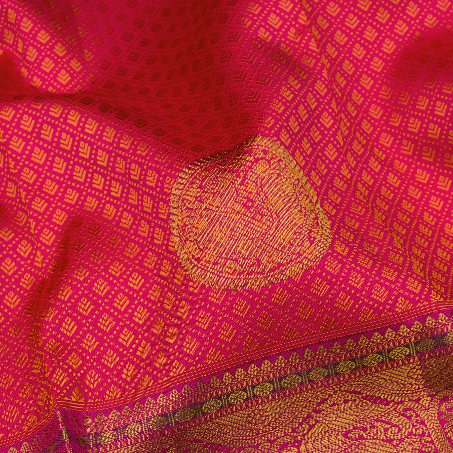 Kanakavalli Kanjivaram Silk Sari 21-110-HS001-06508 - Fabric View