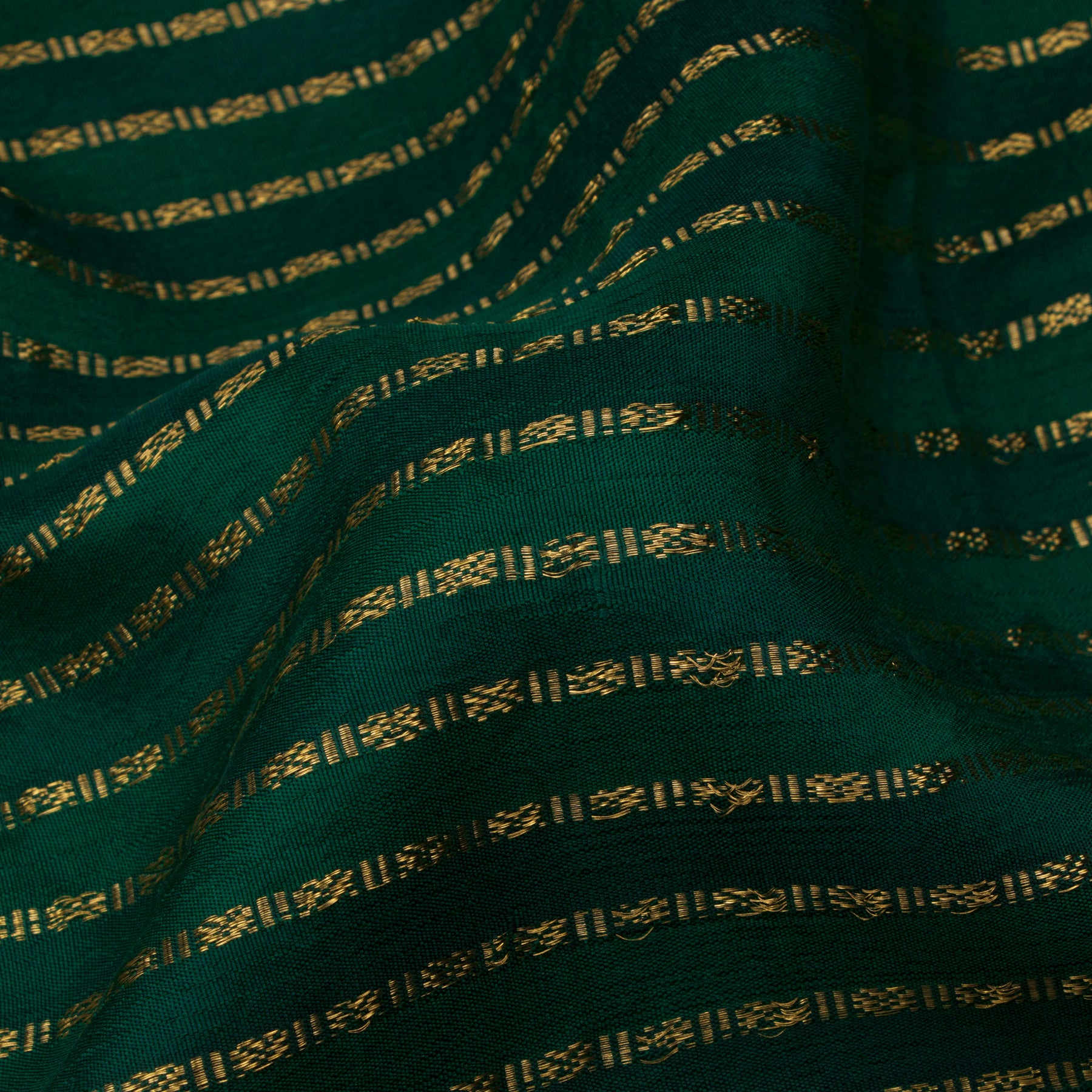 Kanakavalli Kanjivaram Silk Sari 21-040-HS001-00086 - Fabric View