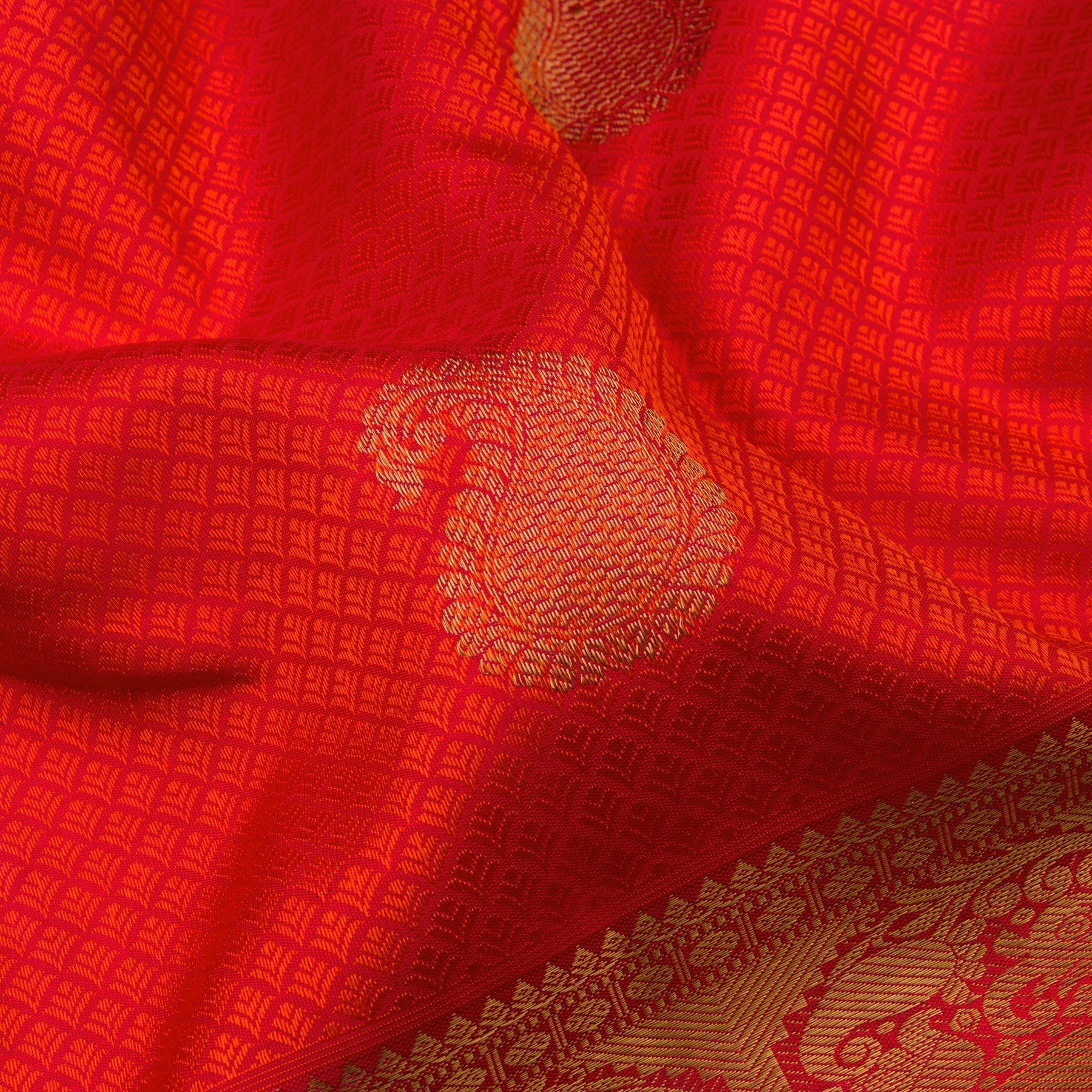 Kanakavalli Kanjivaram Silk Sari 21-110-HS001-01625 - Fabric View