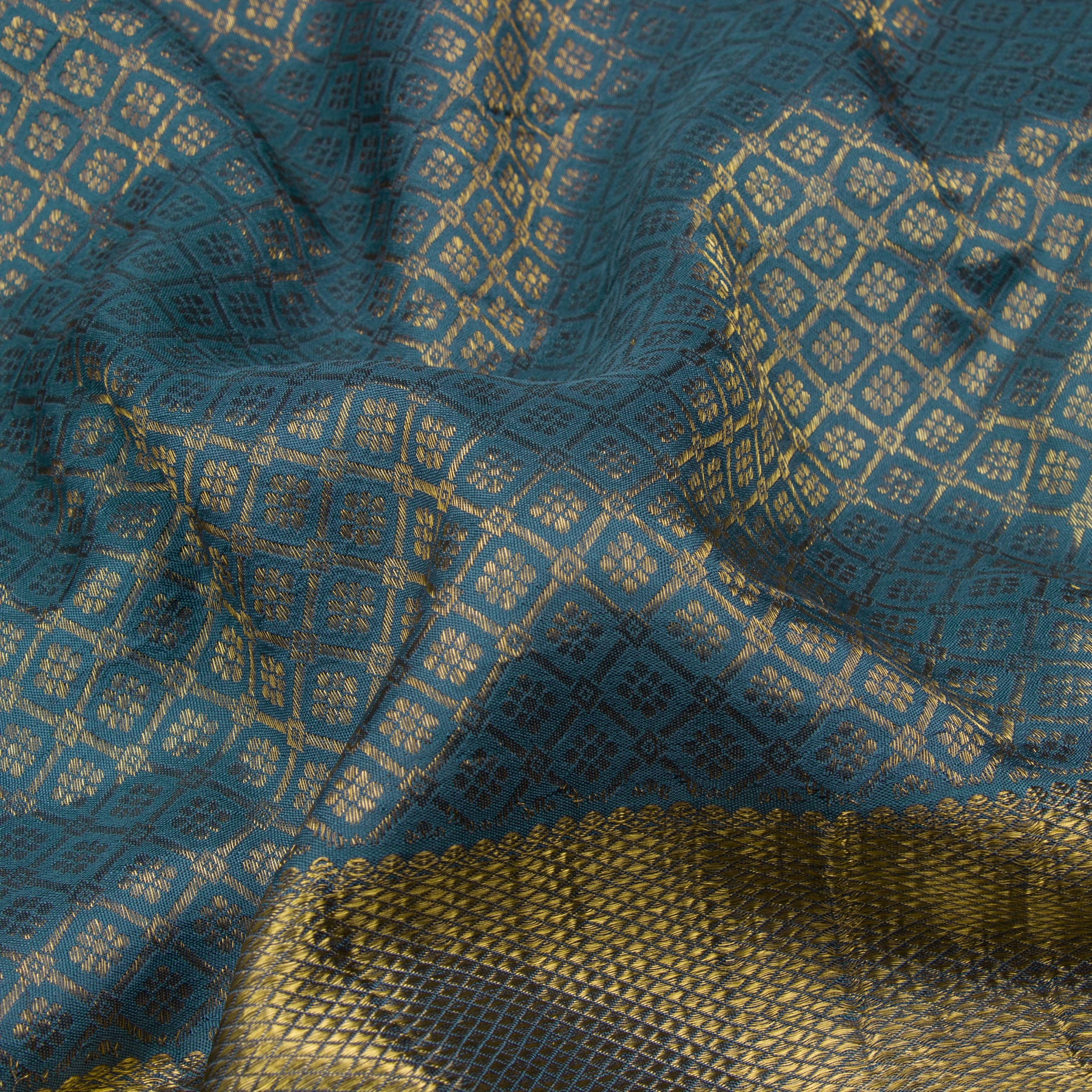 Kanakavalli Kanjivaram Silk Sari 21-586-HS001-08884 - Fabric View
