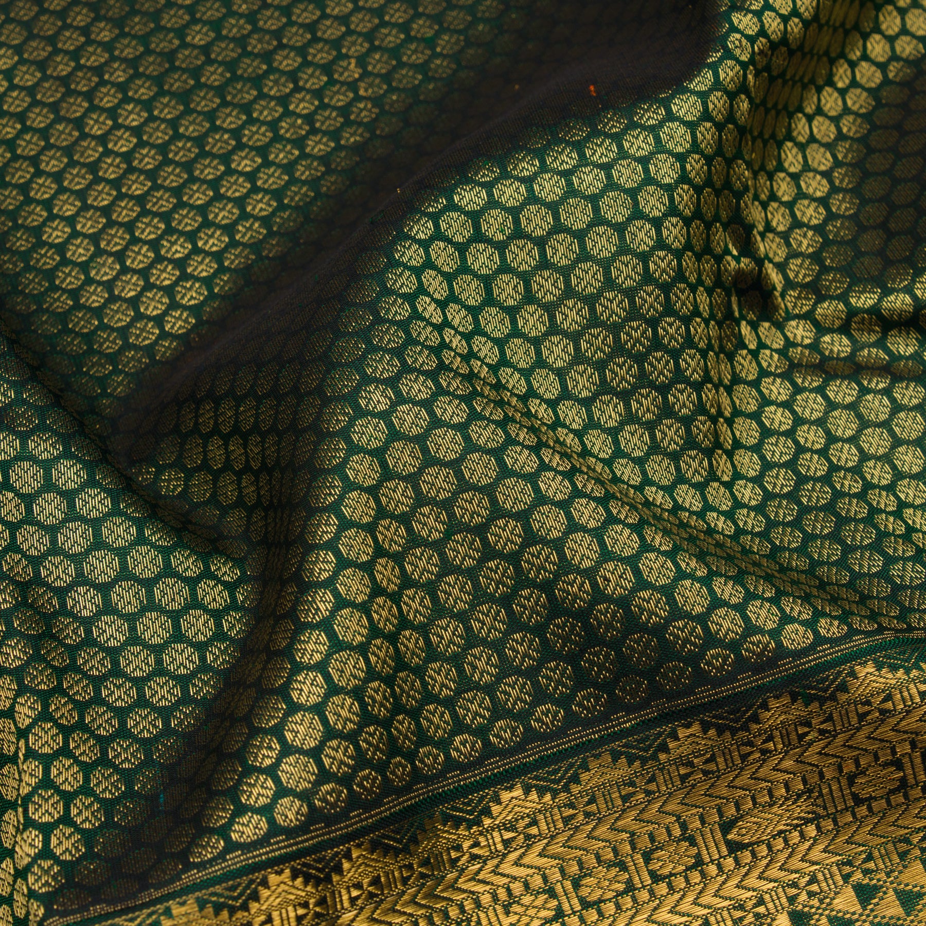 Kanakavalli Kanjivaram Silk Sari 22-100-HS001-00680 - Fabric View