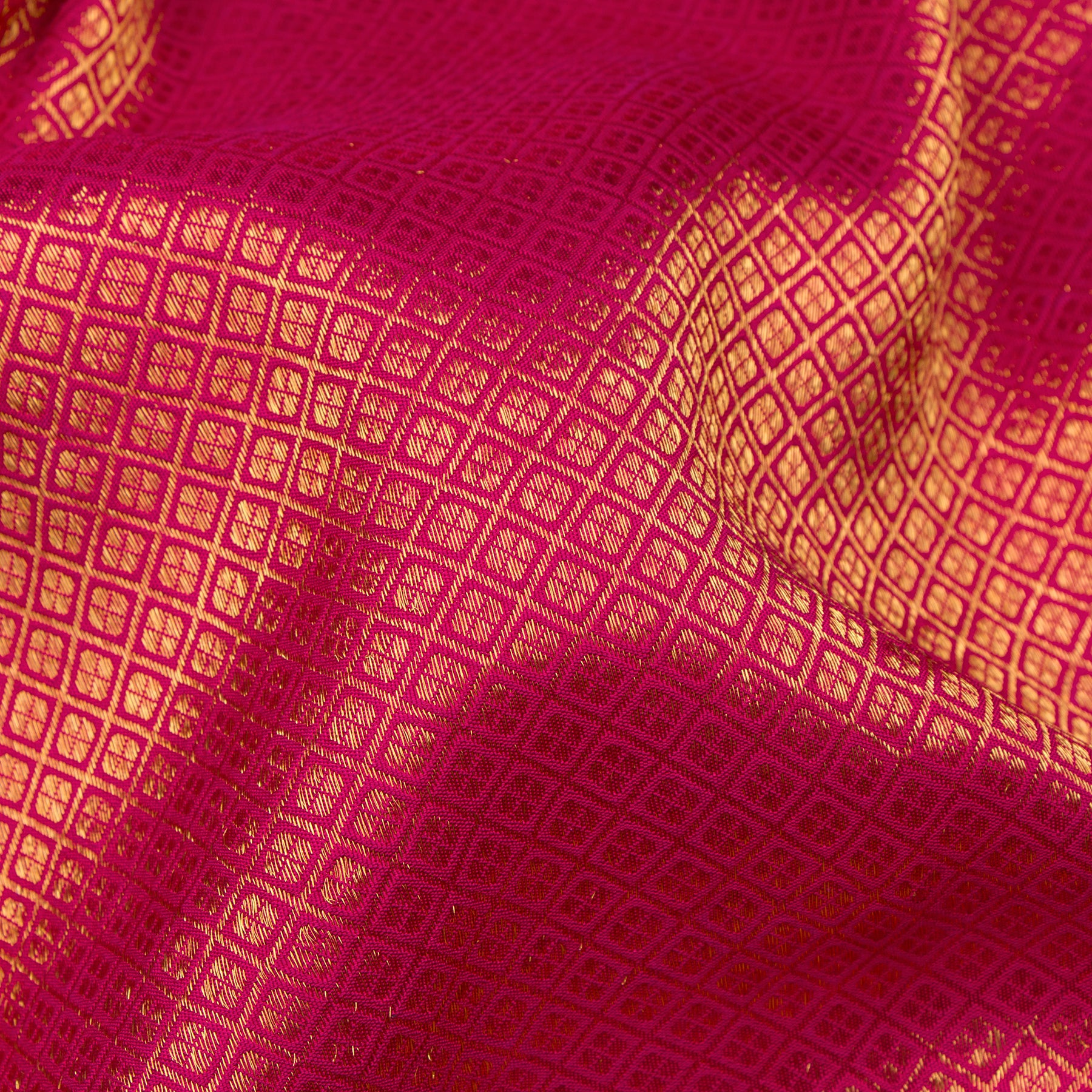Kanakavalli Kanjivaram Silk Sari 22-110-HS001-01702 - Fabric View