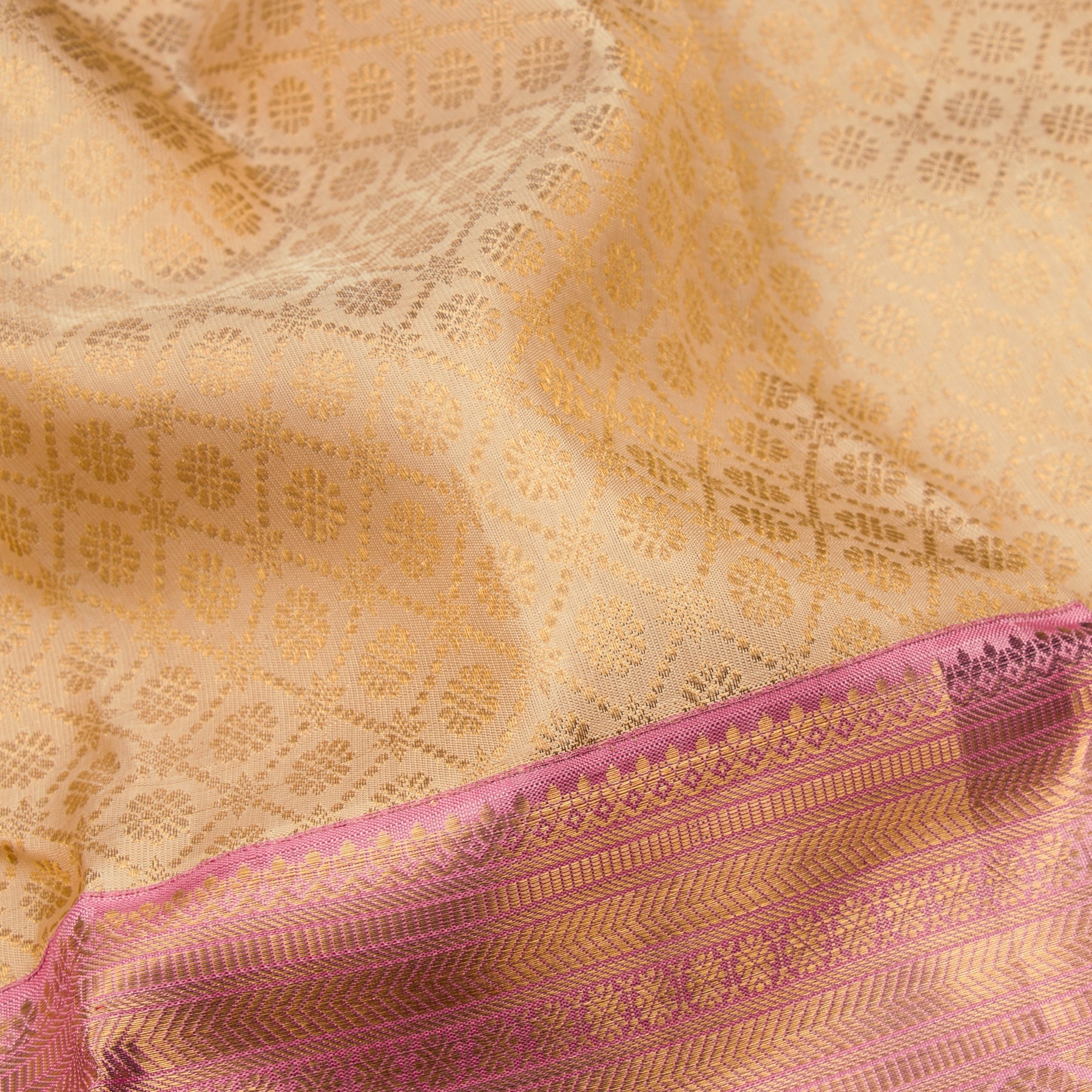 Kanakavalli Kanjivaram Silk Sari 22-110-HS001-08977 - Fabric View