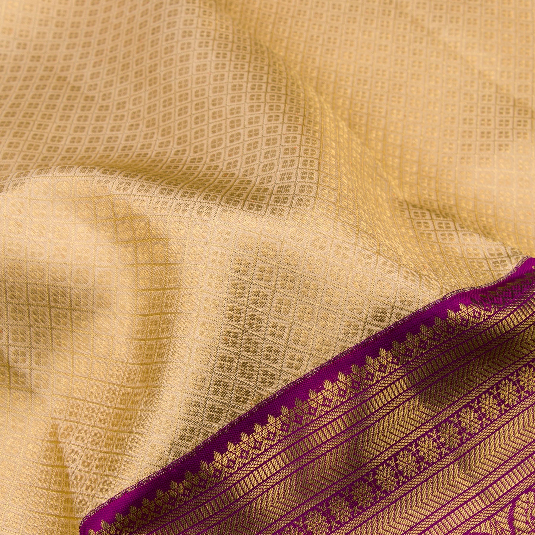 Kanakavalli Kanjivaram Silk Sari 22-110-HS001-12492 - Fabric View