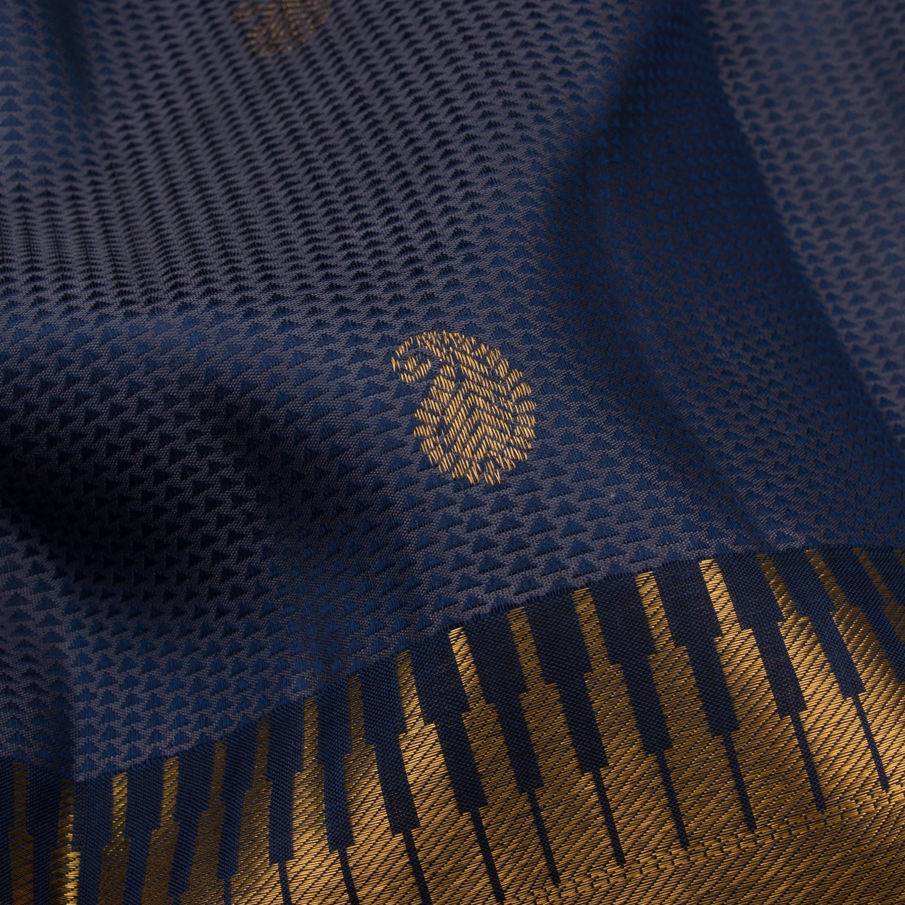 Kanakavalli Kanjivaram Silk Sari 22-611-HS001-12818 - Fabric View