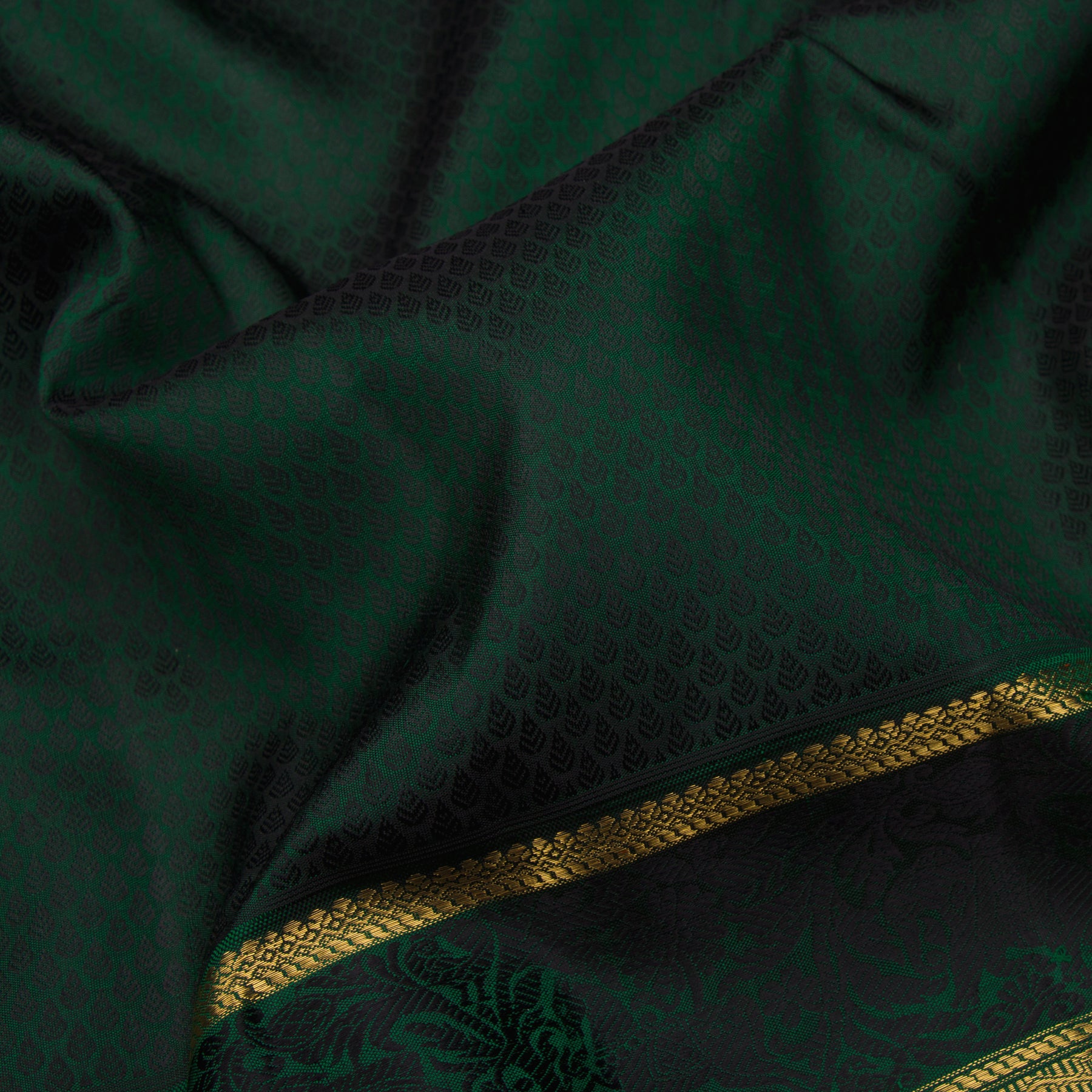 Kanakavalli Kanjivaram Silk Sari 23-100-HS001-00577 - Fabric View