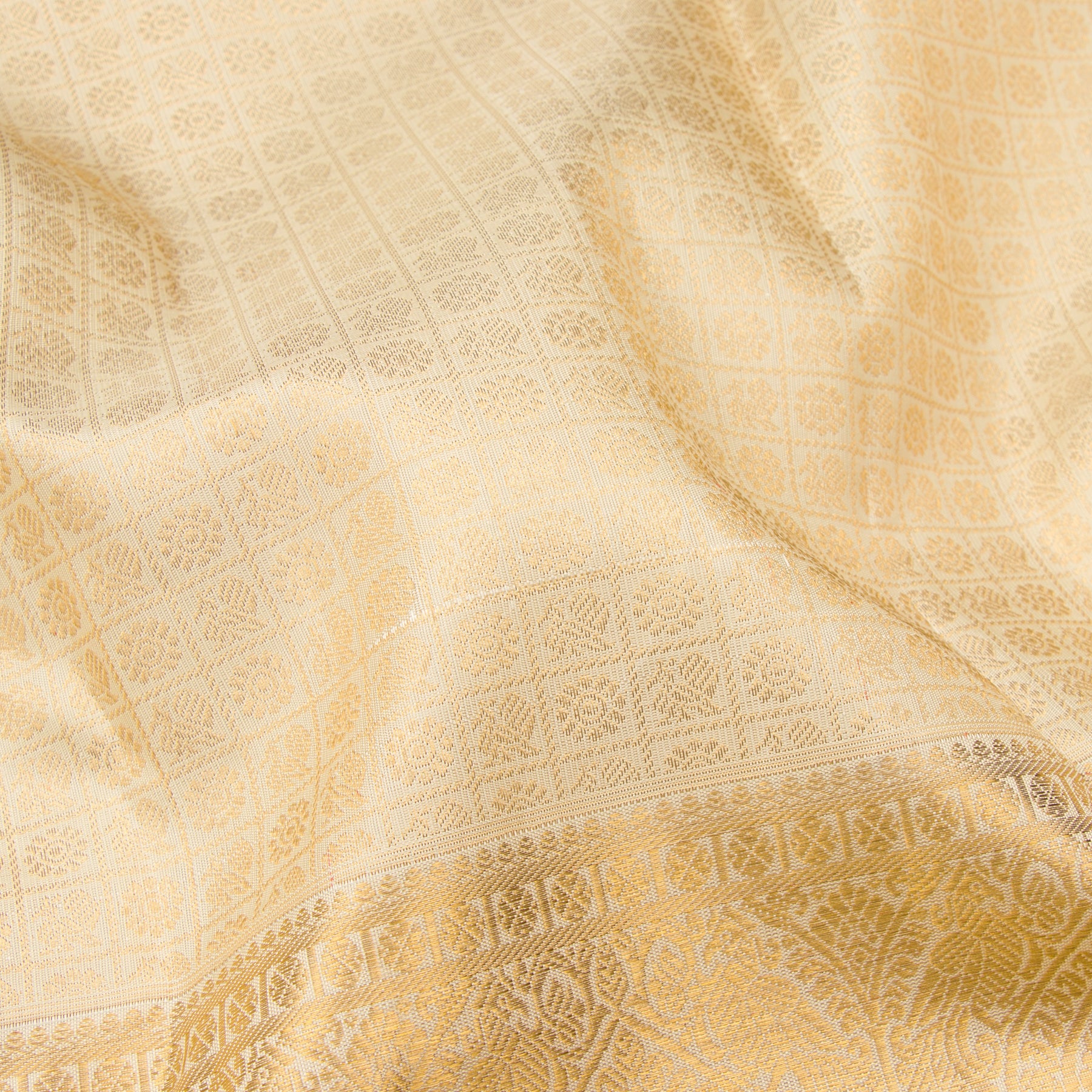 Kanakavalli Kanjivaram Silk Sari 23-110-HS001-08334 - Fabric View