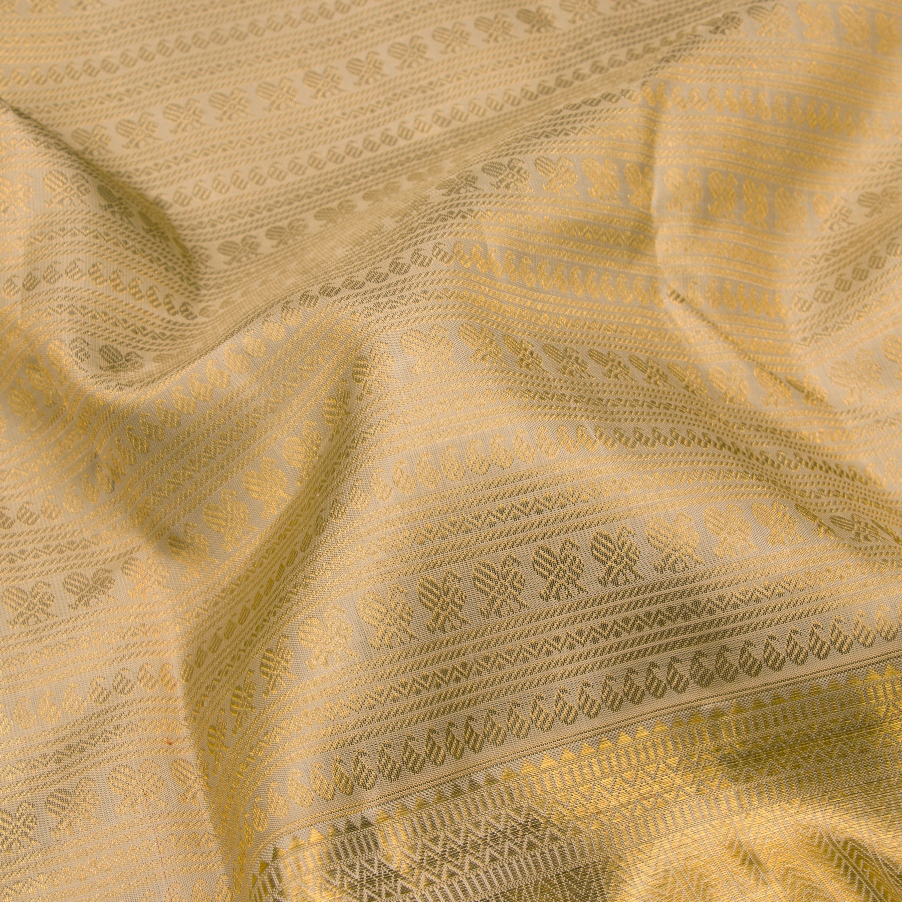 Kanakavalli Kanjivaram Silk Sari 23-110-HS001-09204 - Fabric View