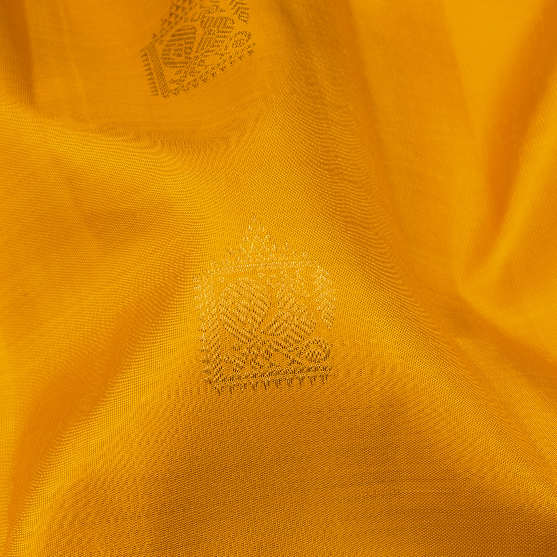 Kanakavalli Kanjivaram Silk Sari 23-110-HS001-14332 - Fabric View