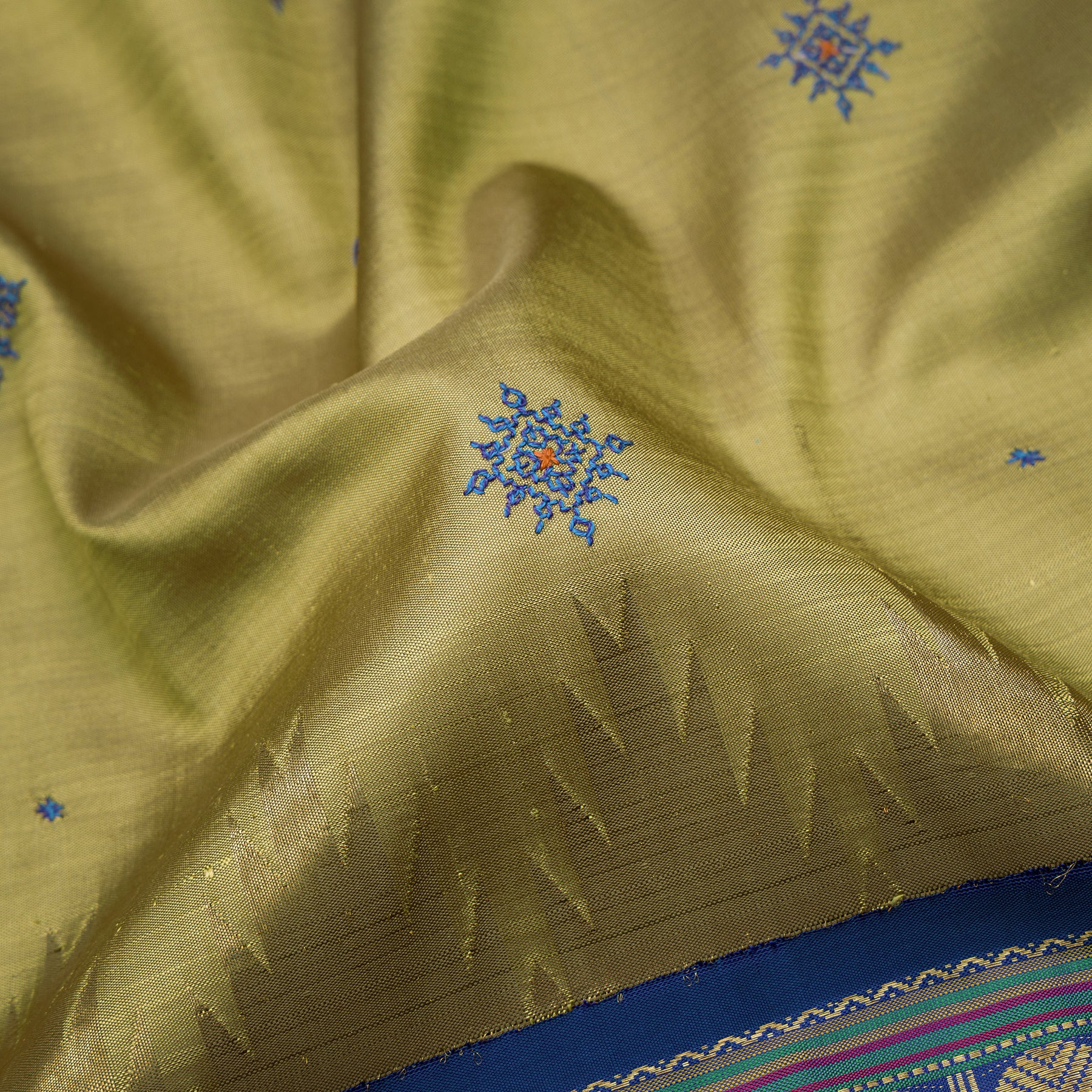 Kanakavalli Kanjivaram Silk Sari 24-041-HS001-06946 - Fabric View