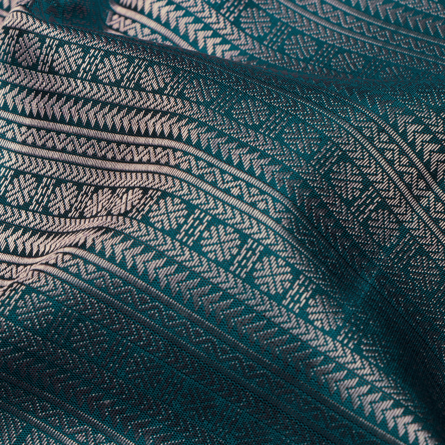 Kanakavalli Kanjivaram Silk Sari 24-110-HS001-01933 - Fabric View
