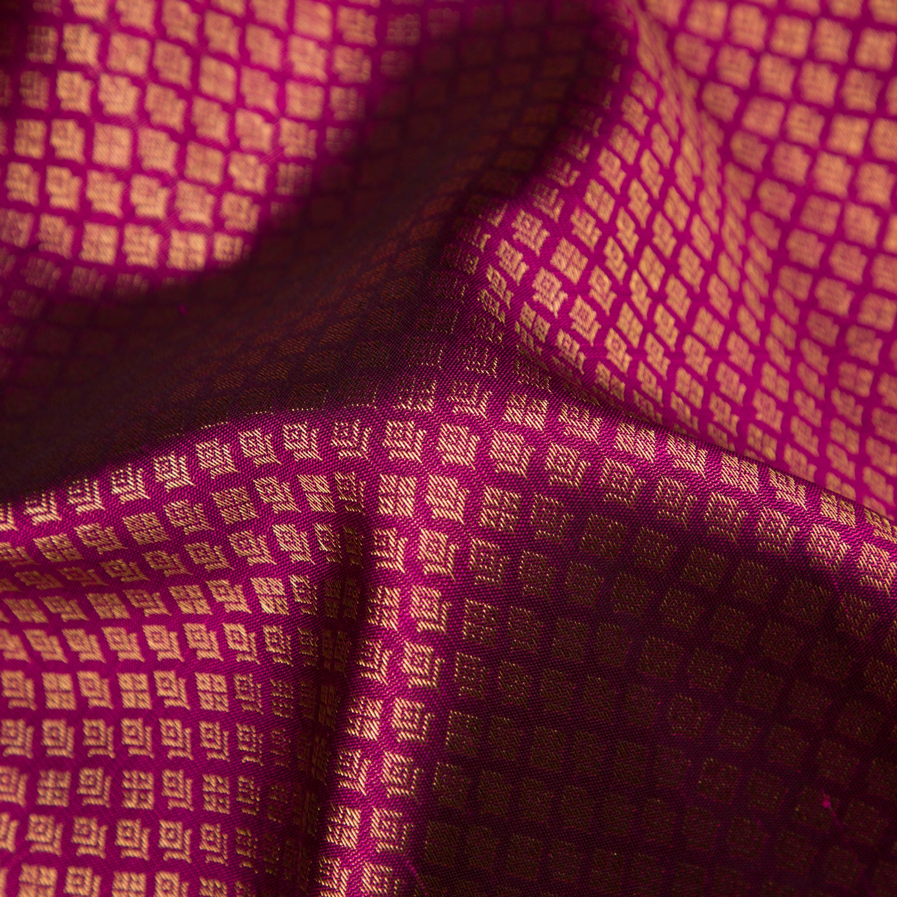 Kanakavalli Kanjivaram Silk Sari 24-110-HS001-01979 - Fabric View