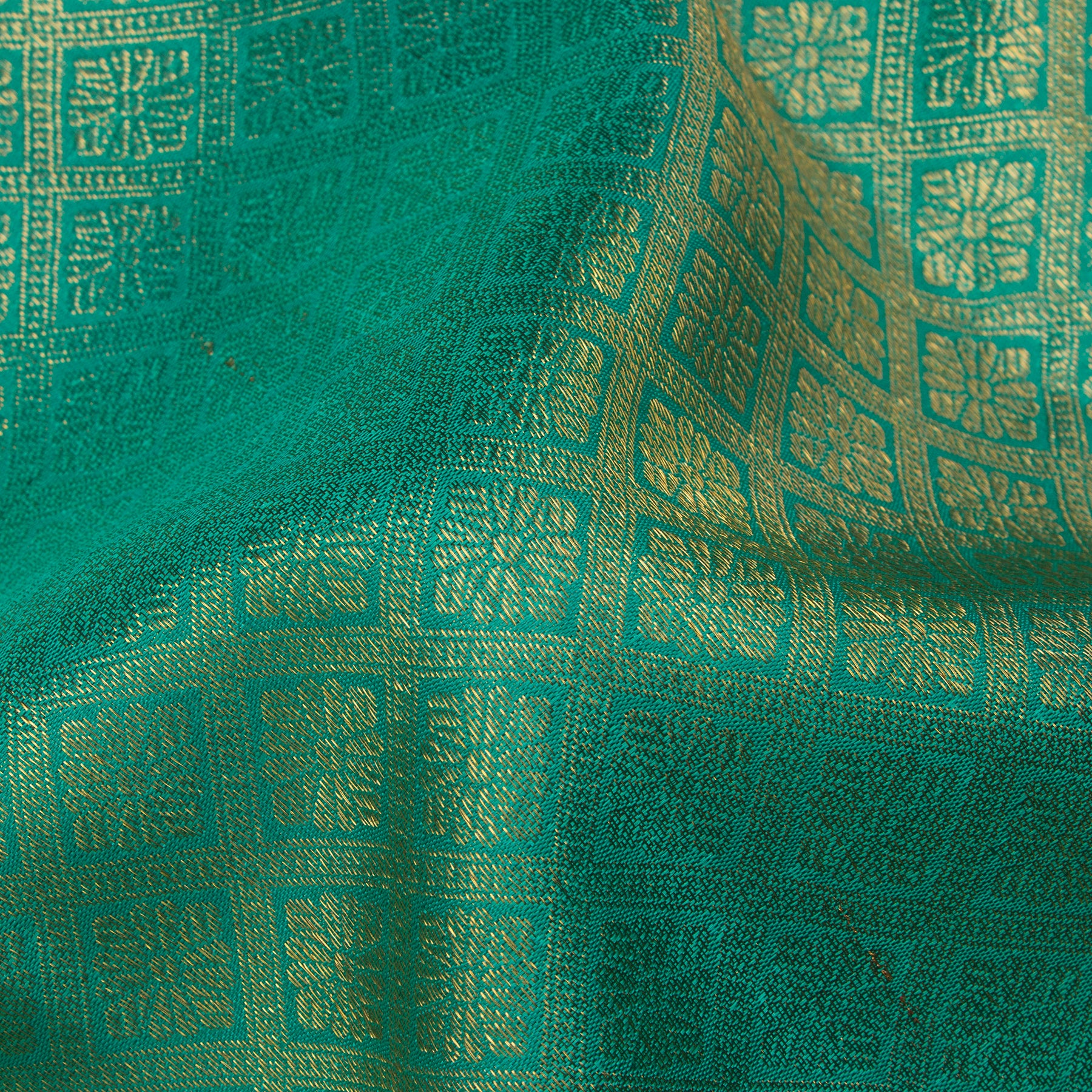 Kanakavalli Kanjivaram Silk Sari 24-110-HS001-05398 - Fabric View
