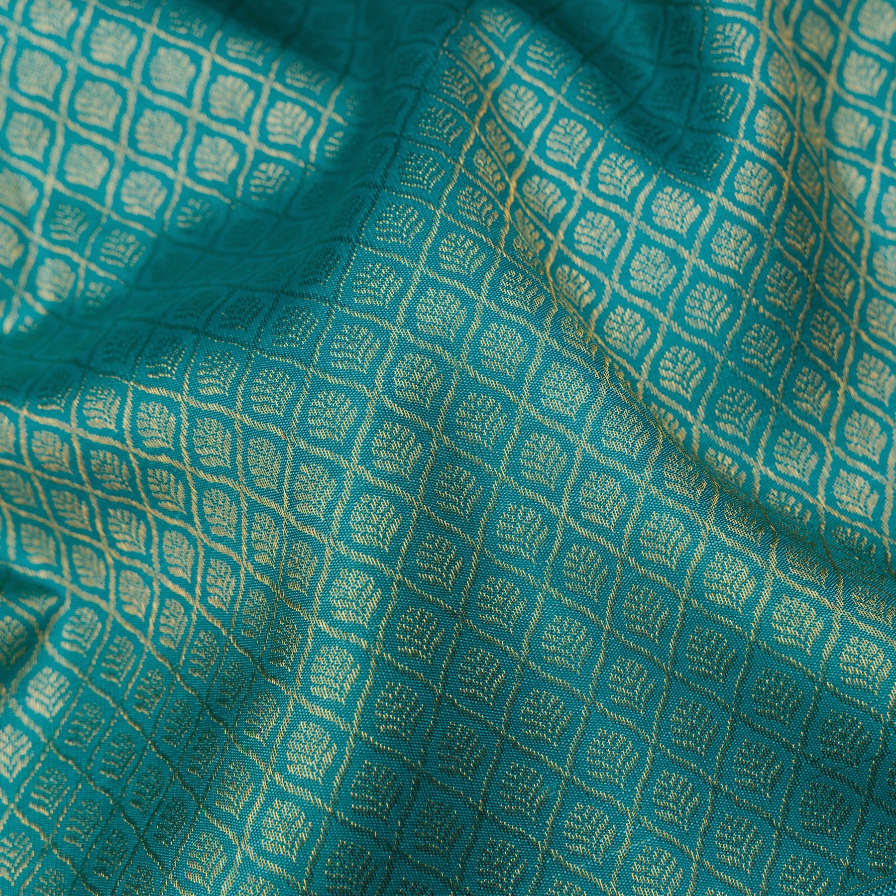 Kanakavalli Kanjivaram Silk Sari 24-110-HS001-11230 - Fabric View