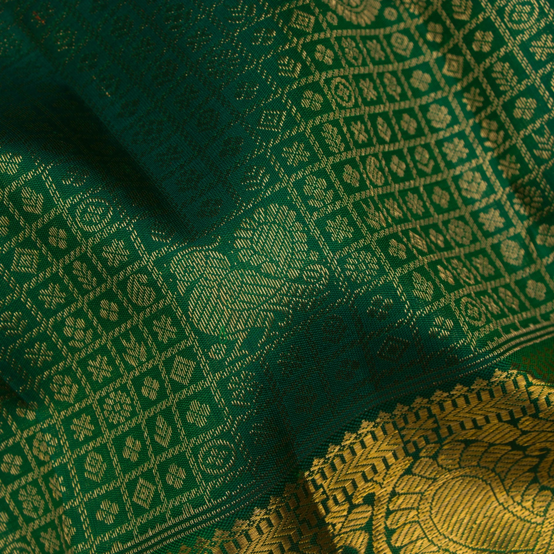Kanakavalli Kanjivaram Silk Sari 24-110-HS001-14467 - Fabric View