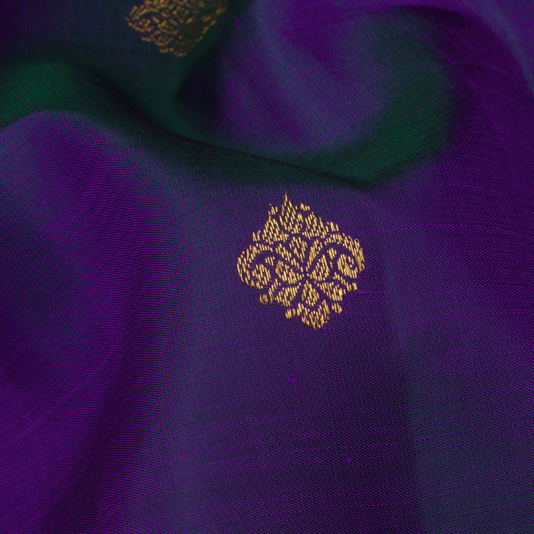 Kanakavalli Kanjivaram Silk Sari 24-110-HS001-14650 - Fabric View