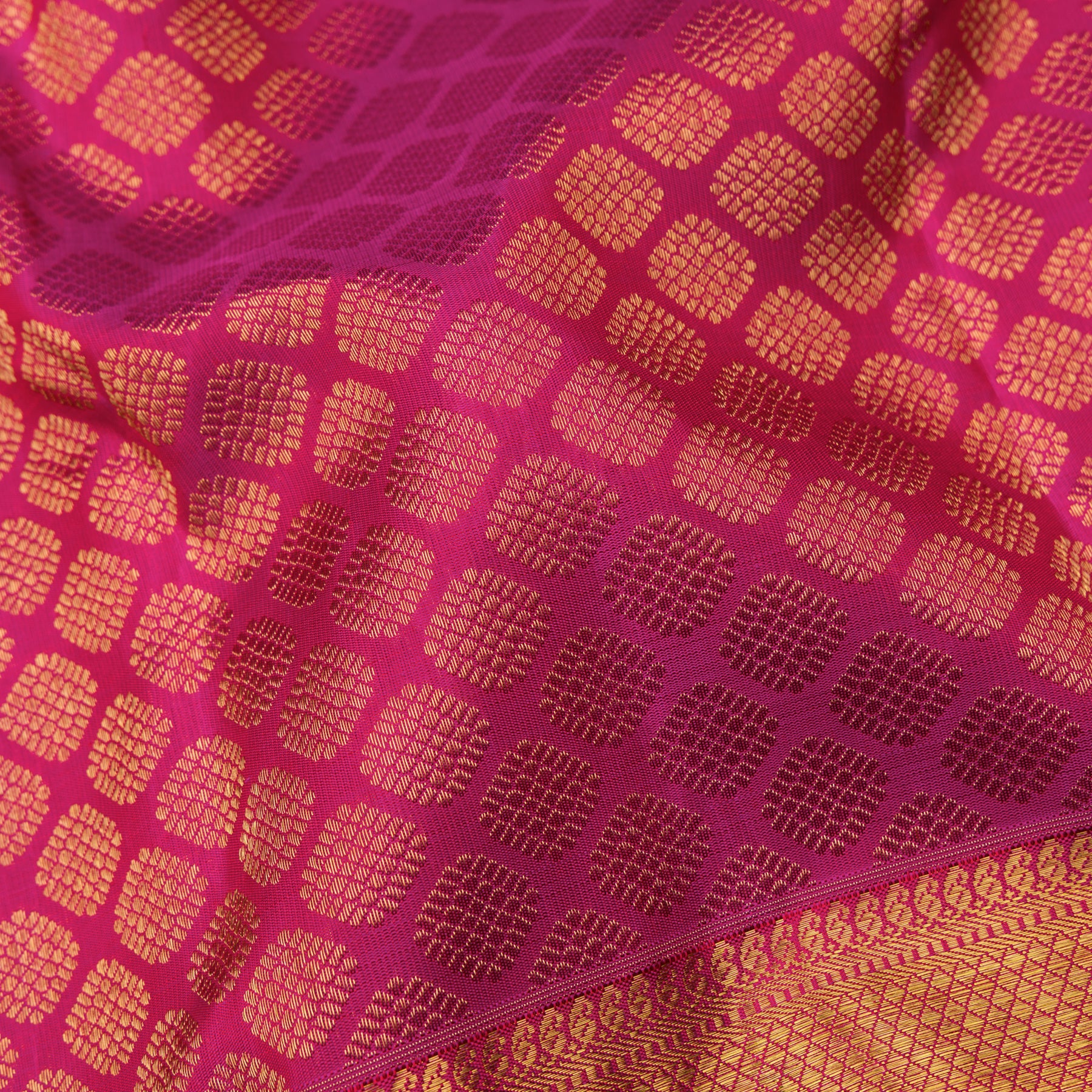 Kanakavalli Kanjivaram Silk Sari 24-599-HS001-10076 - Fabric View