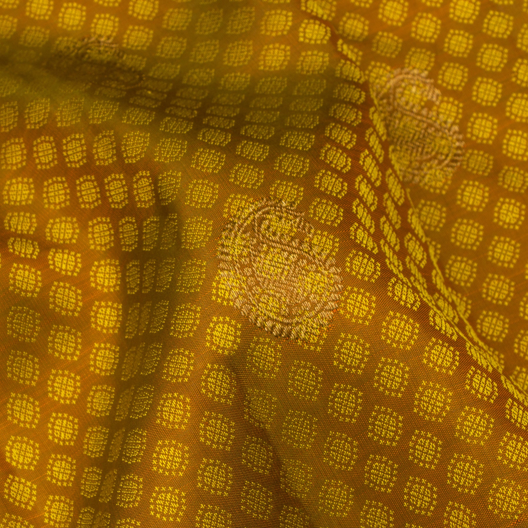 Kanakavalli Kanjivaram Silk Sari 24-611-HS001-07744 - Fabric View