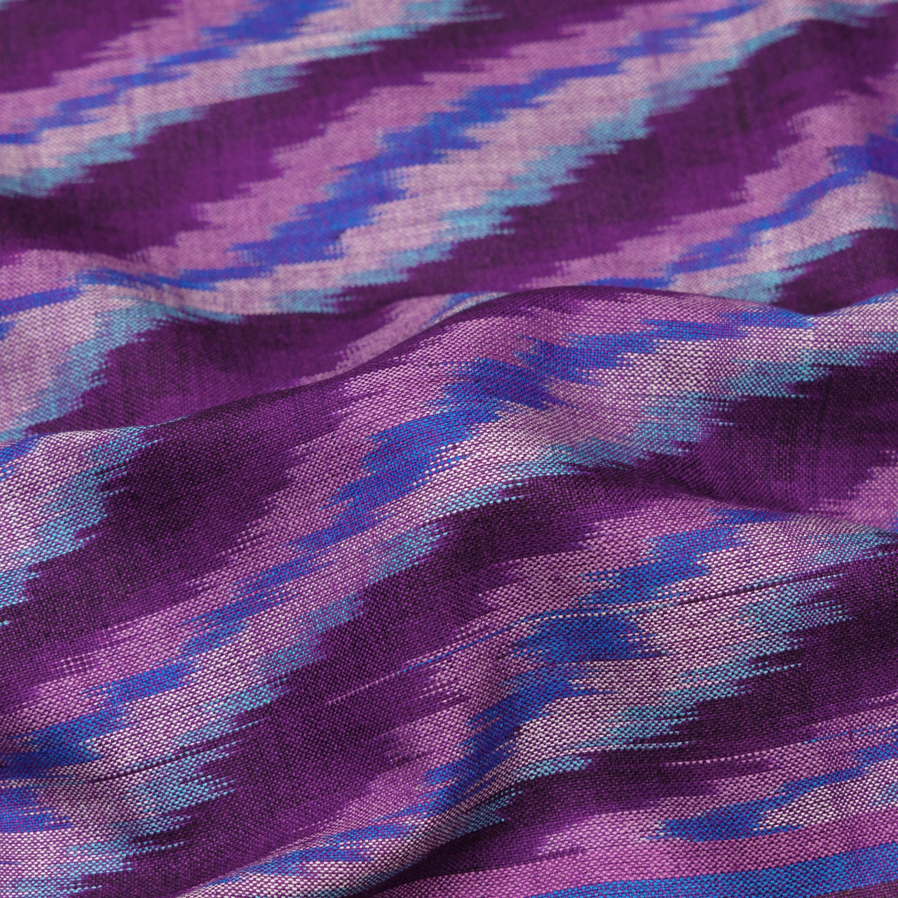 Erisri Ikat Silk Sari 25-027-HS002-00160 - Fabric View