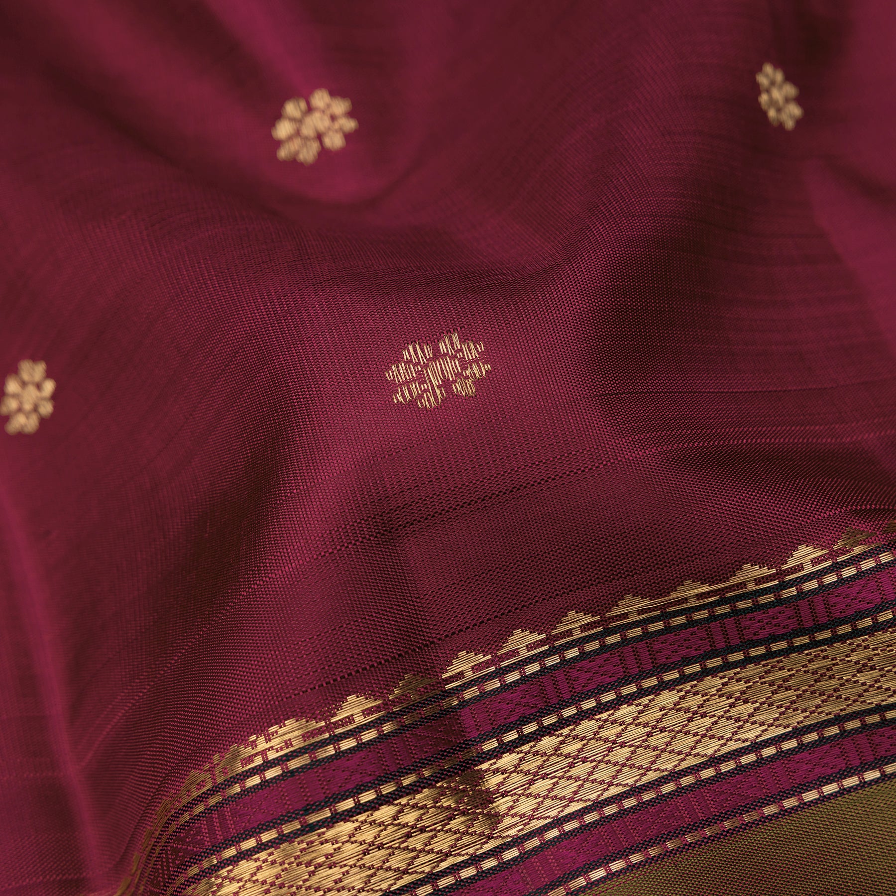 Kanakavalli Kanjivaram Silk Sari 25-040-HS001-05884 - Fabric View