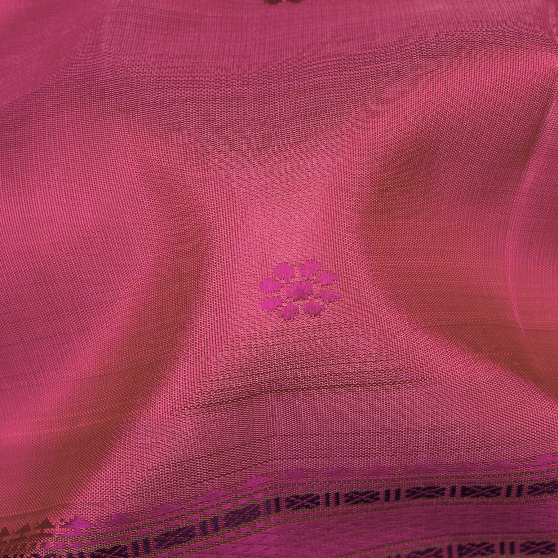 Kanakavalli Kanjivaram Silk Sari 25-040-HS001-07964 - Fabric View
