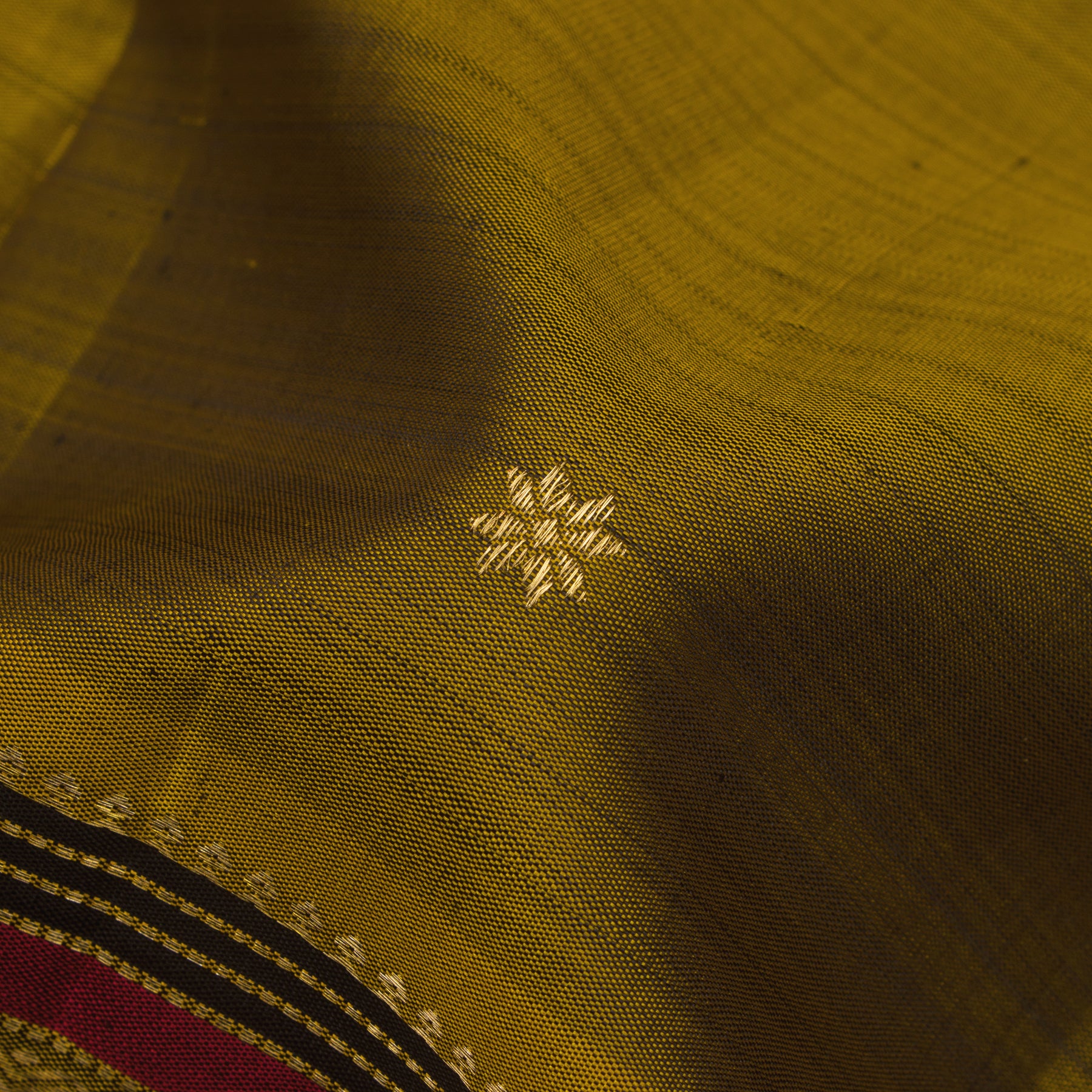 Kanakavalli Kanjivaram Silk Sari 25-041-HS001-01266 - Fabric View