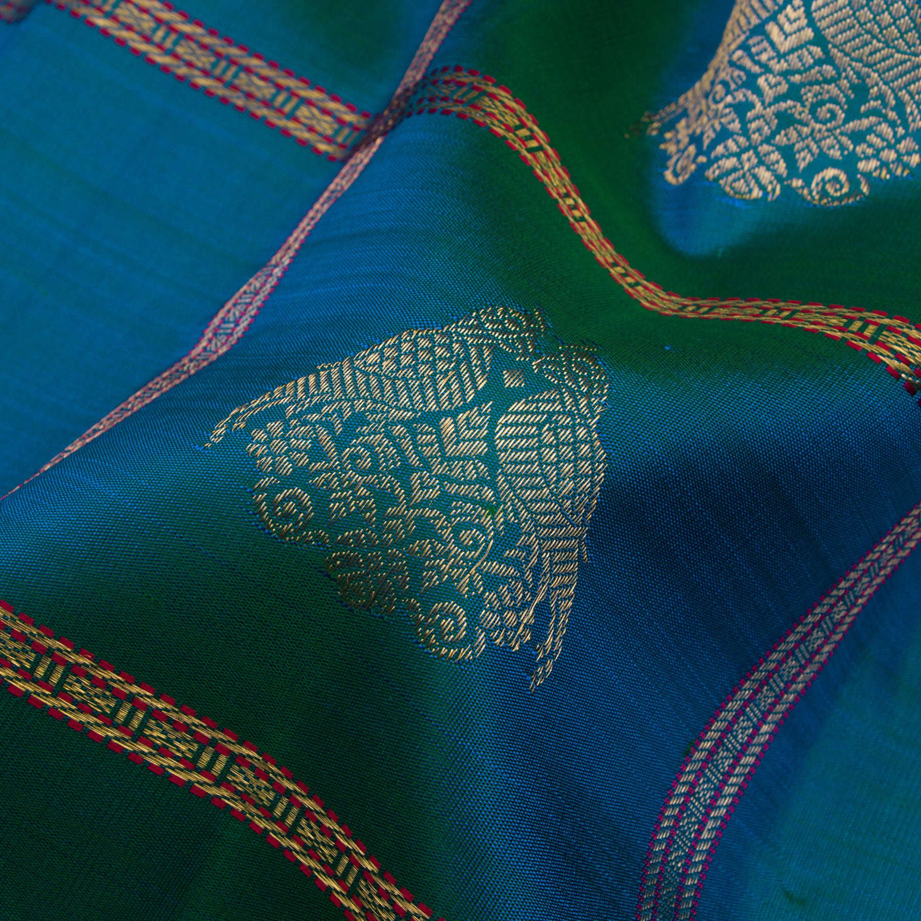 Kanakavalli Kanjivaram Silk Sari 25-041-HS001-03172 - Fabric View
