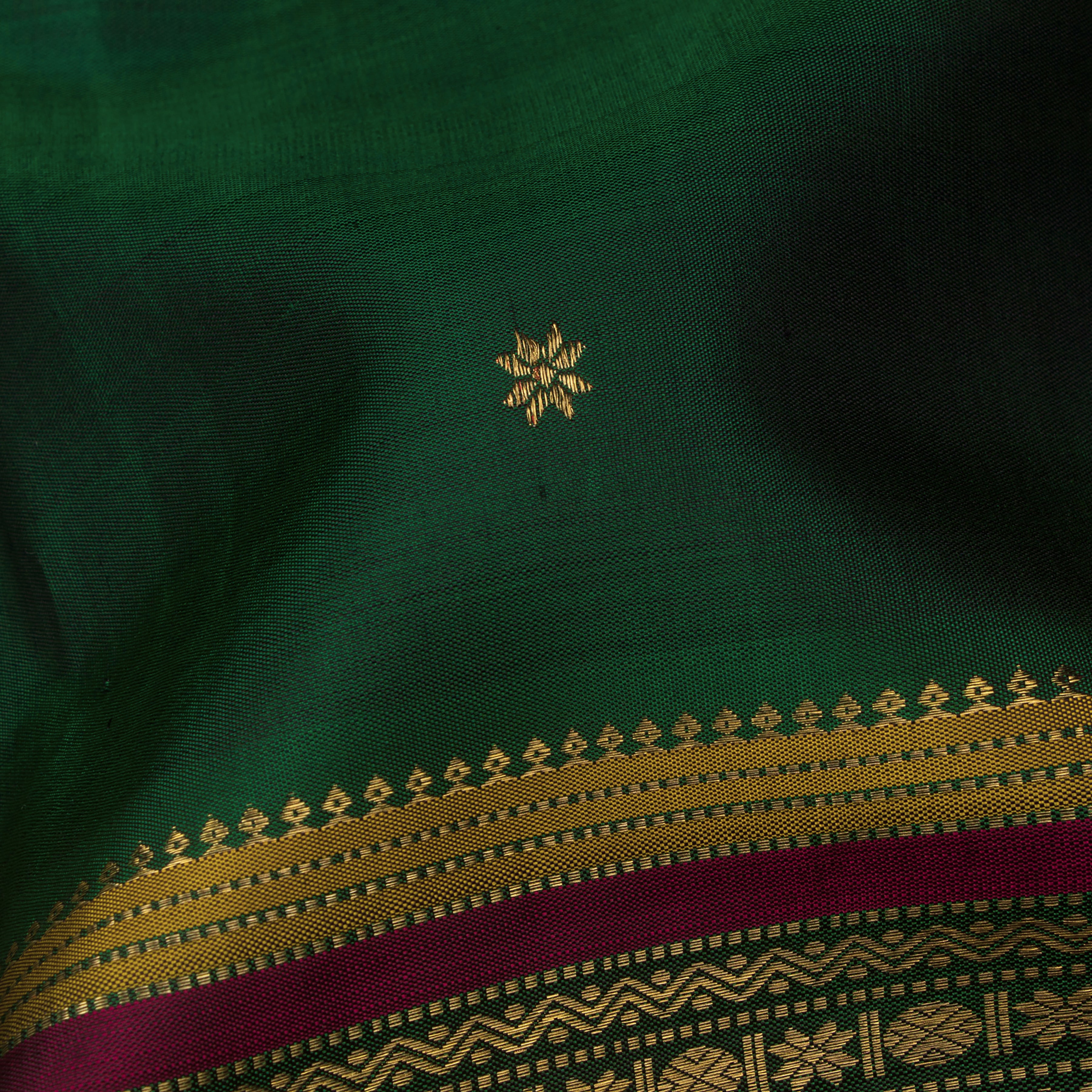 Kanakavalli Kanjivaram Silk Sari 25-041-HS001-04158 - Fabric View