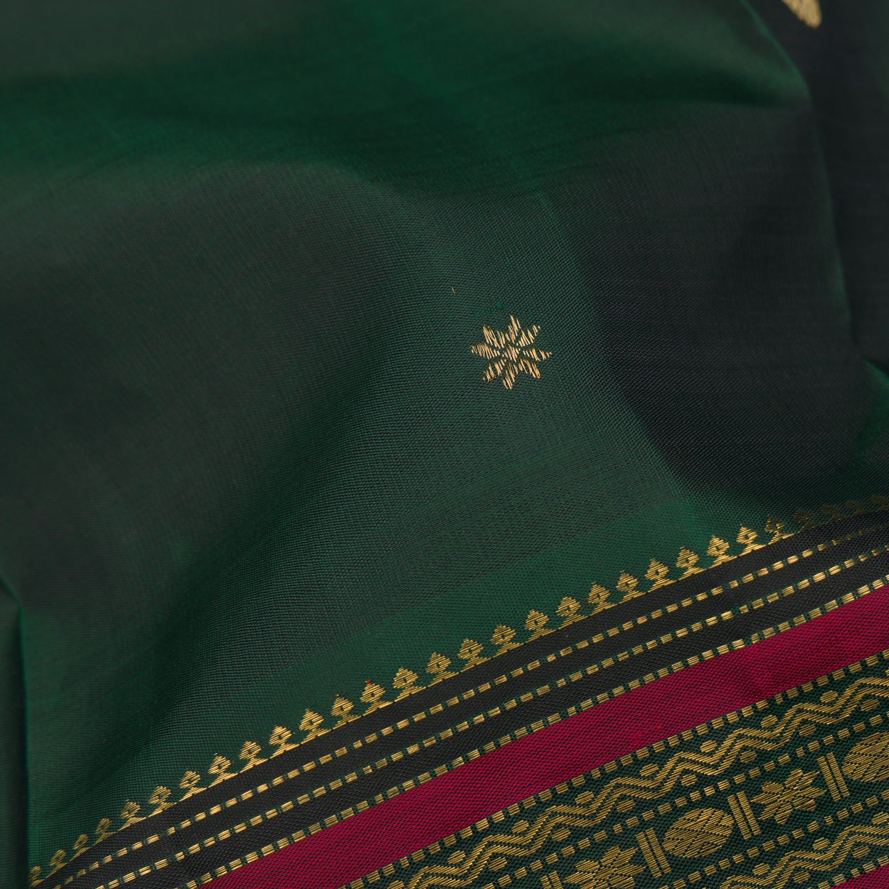 Kanakavalli Kanjivaram Silk Sari 25-041-HS001-05893 - Fabric View