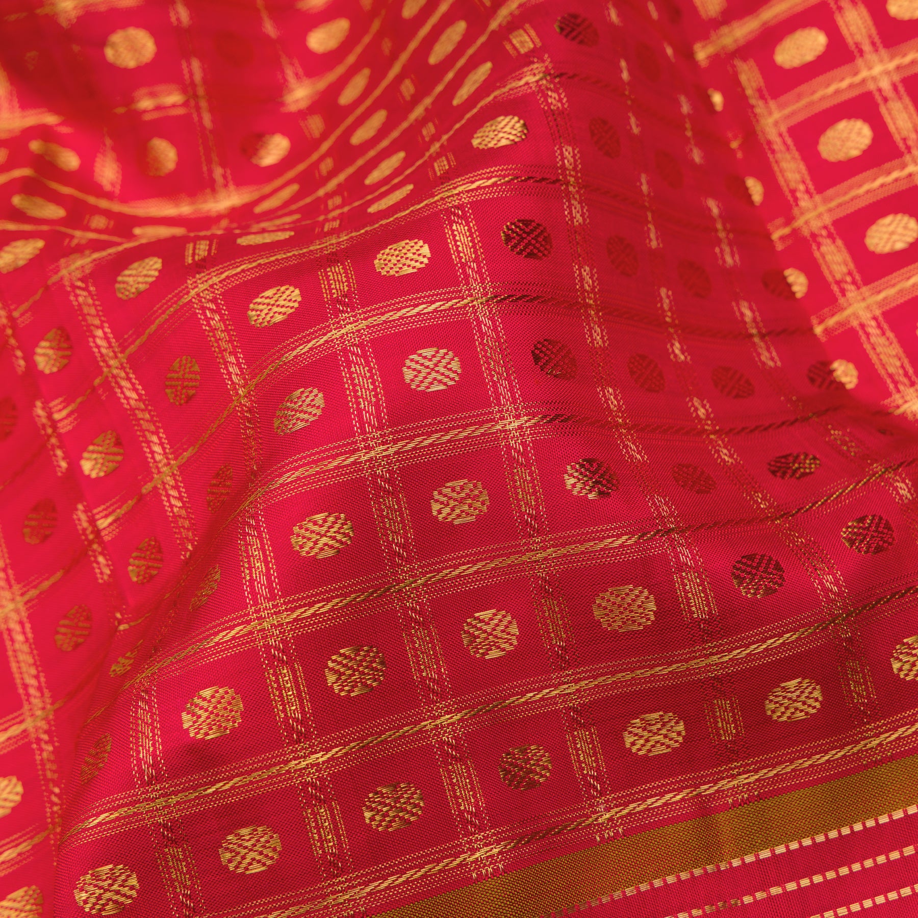 Kanakavalli Kanjivaram Silk Sari 25-041-HS001-06580 - Fabric View