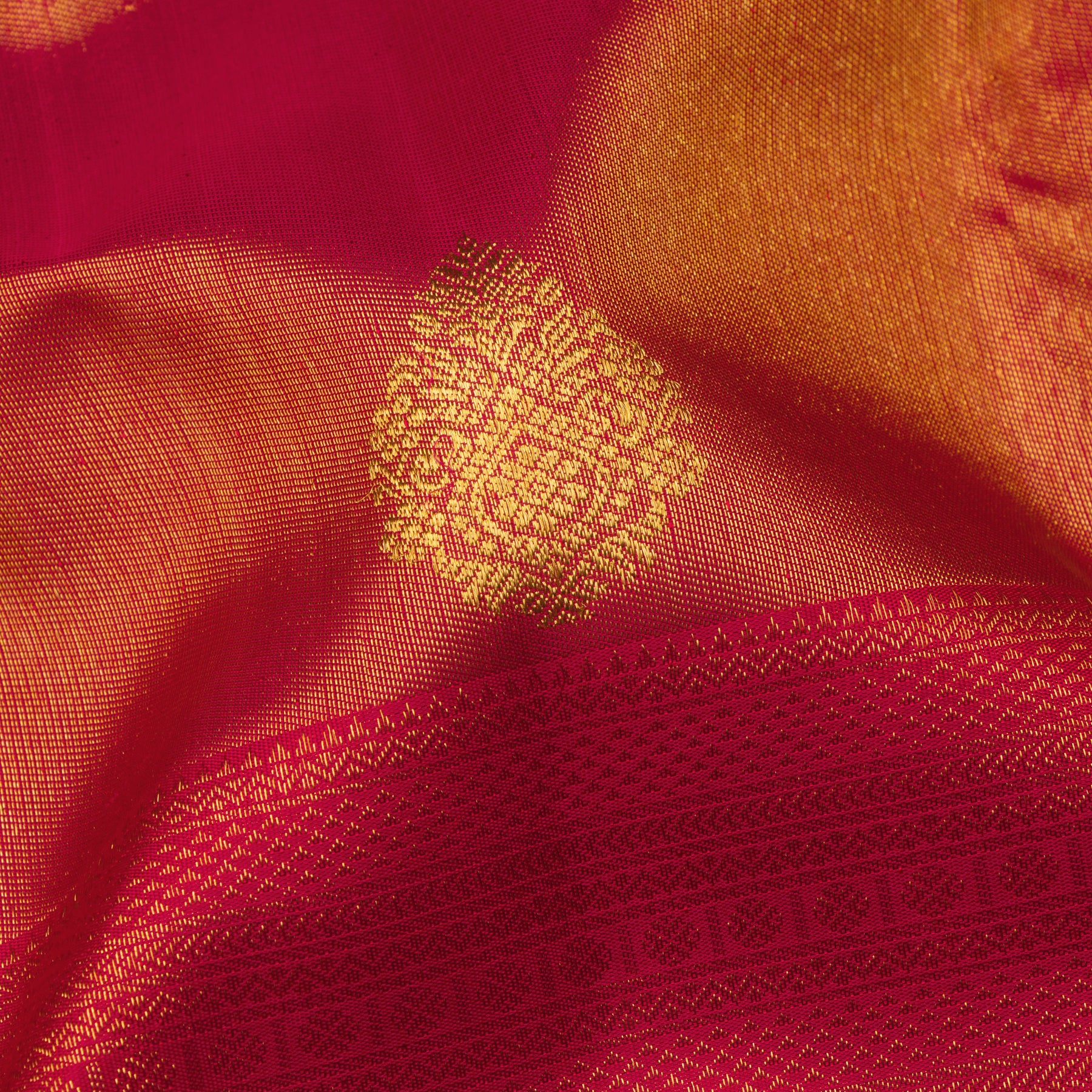 Kanakavalli Kanjivaram Silk Sari 25-060-HS001-05914 - Fabric View