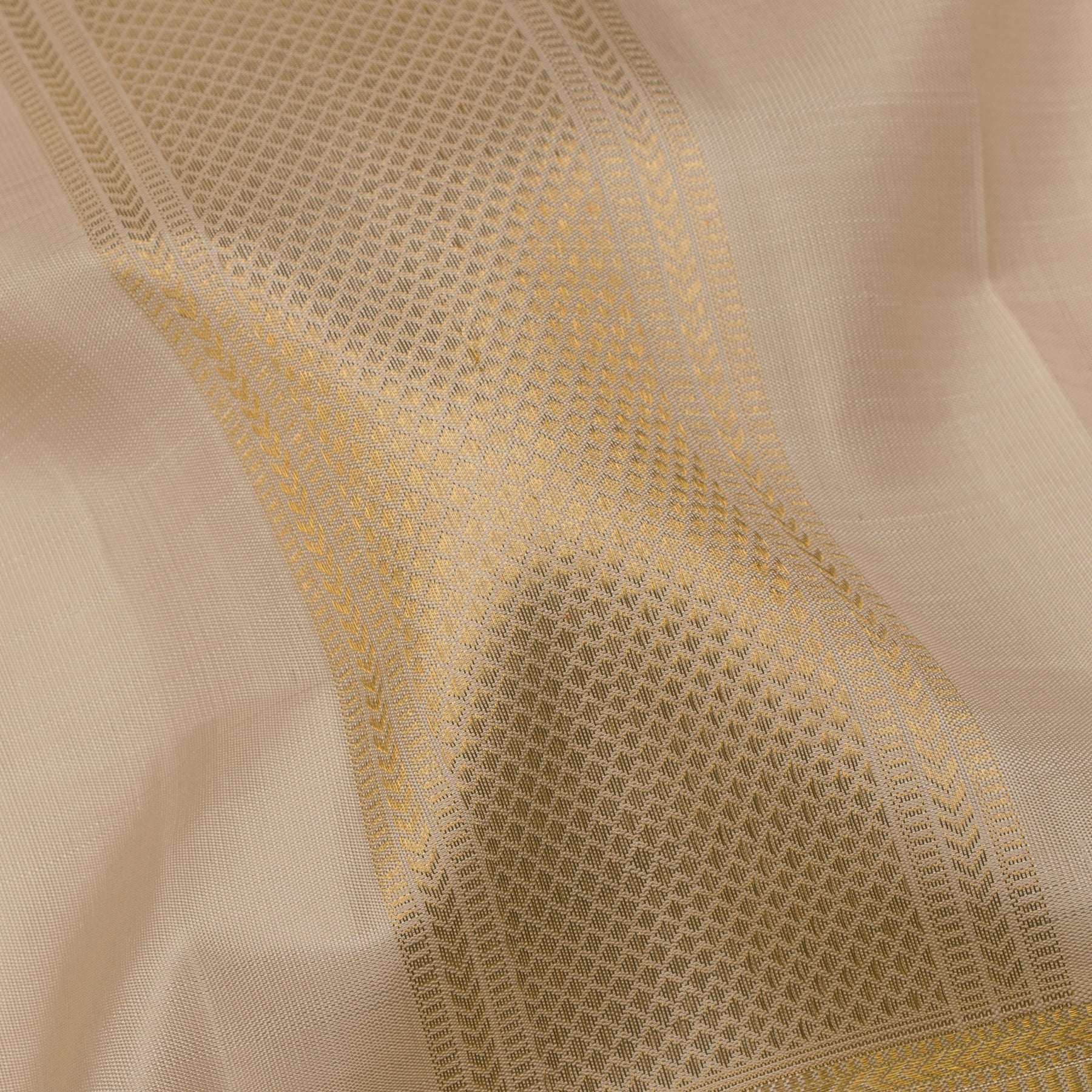 Kanakavalli Kanjivaram Silk Angavastram CO-ORD 25-109-AF001-05917 - Detailed Fabric View