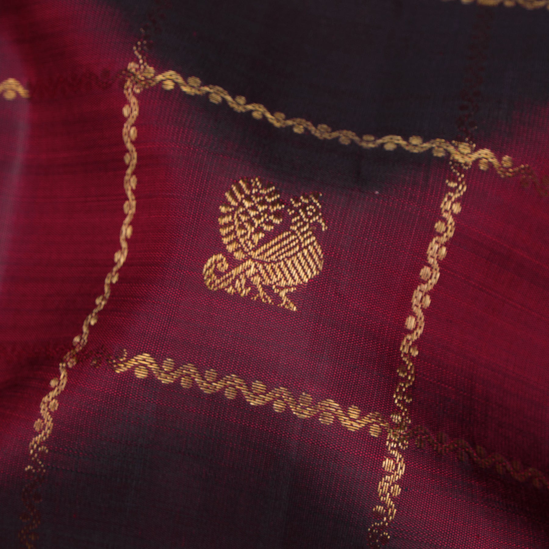 Kanakavalli Kanjivaram Silk Sari 25-109-HS001-09604 - Fabric View
