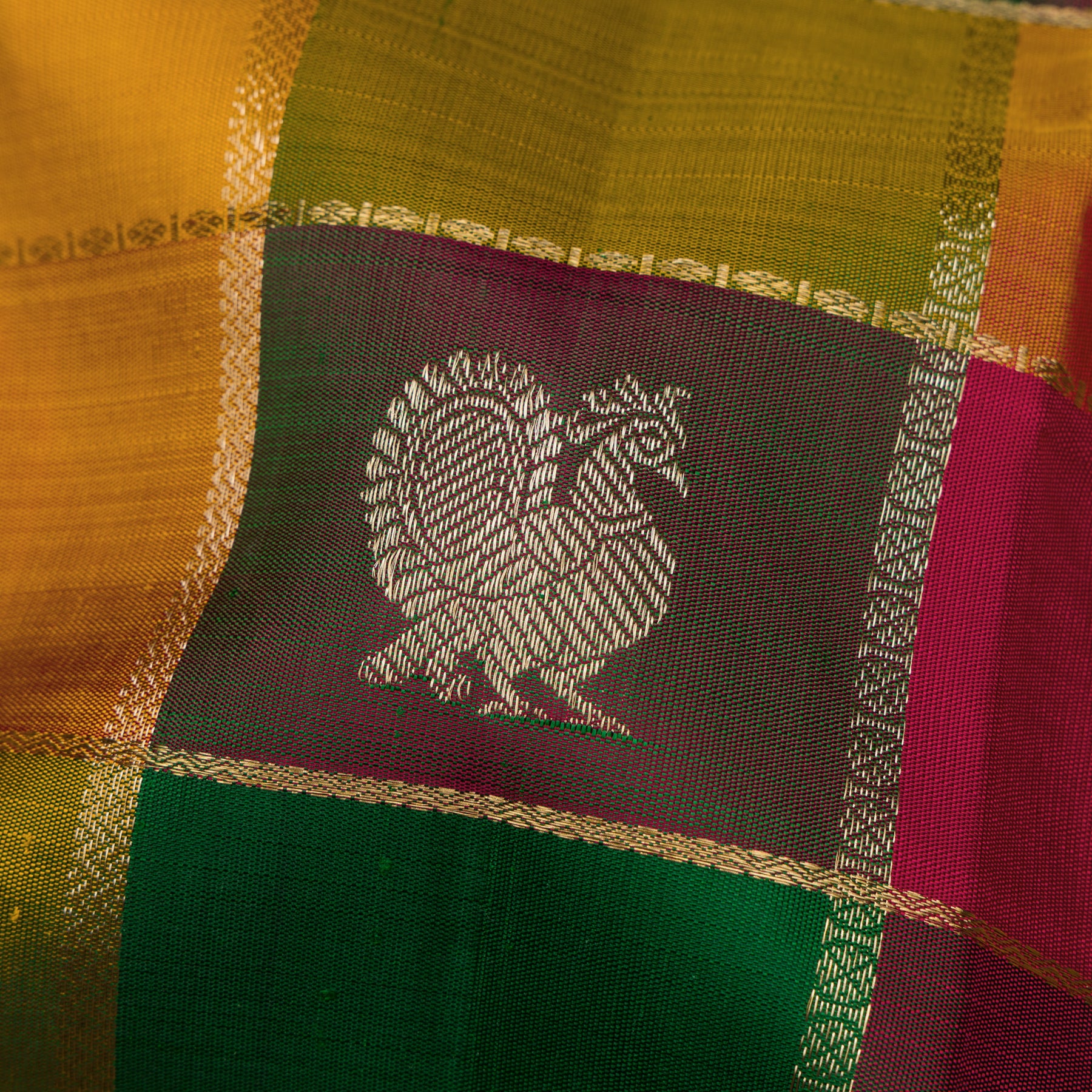 Kanakavalli Kanjivaram Silk Sari 25-109-HS001-09661 - Fabric View
