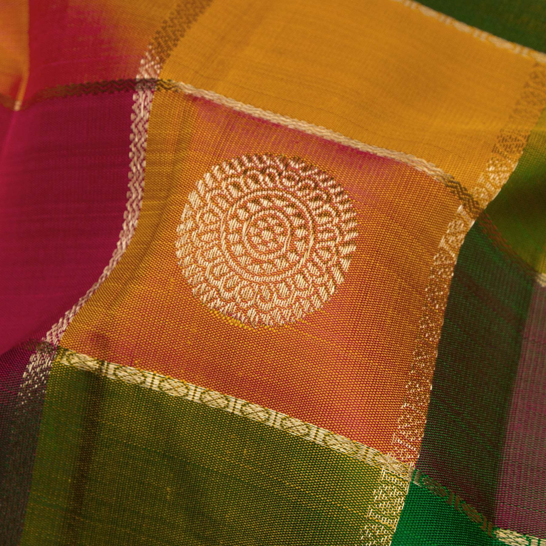 Kanakavalli Kanjivaram Silk Sari 25-109-HS001-09662 - Fabric View