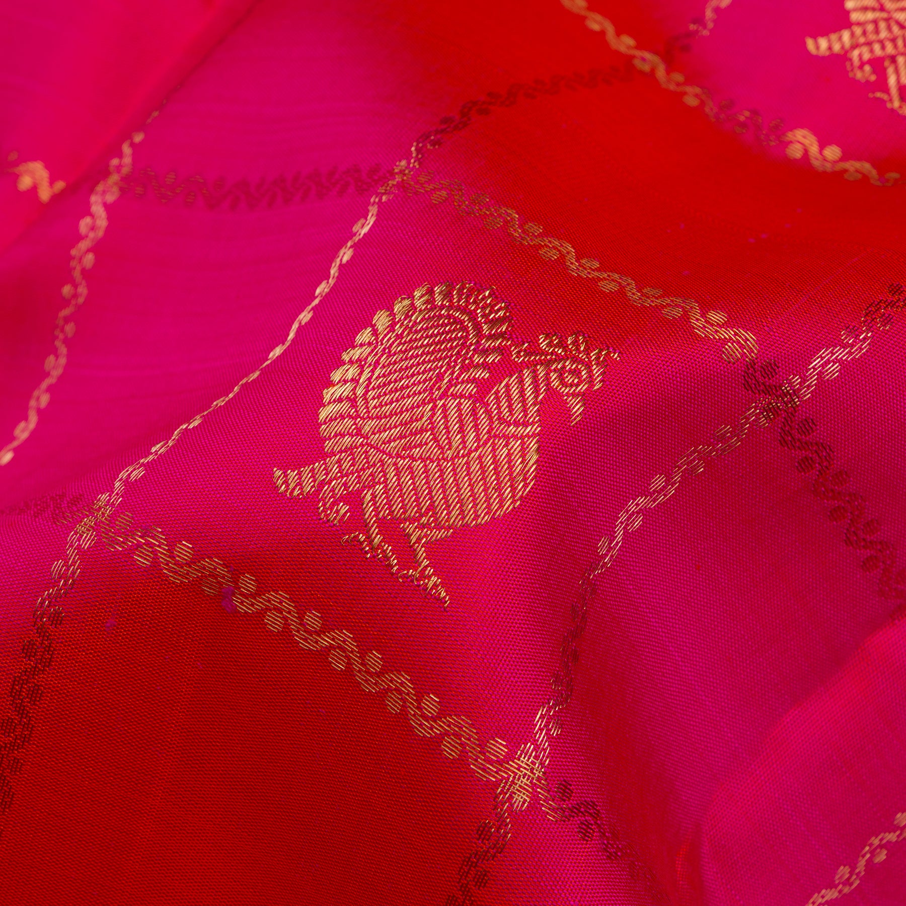 Kanakavalli Kanjivaram Silk Sari 25-110-HS001-02058 - Fabric View