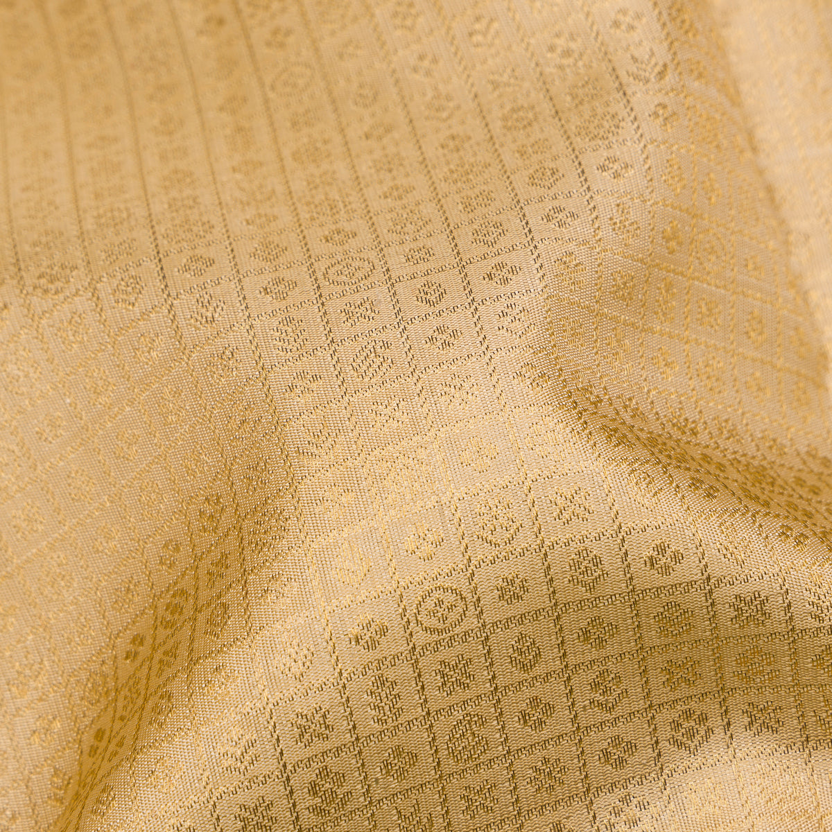Kanakavalli Kanjivaram Silk Sari 25-110-HS001-02379 - Fabric View