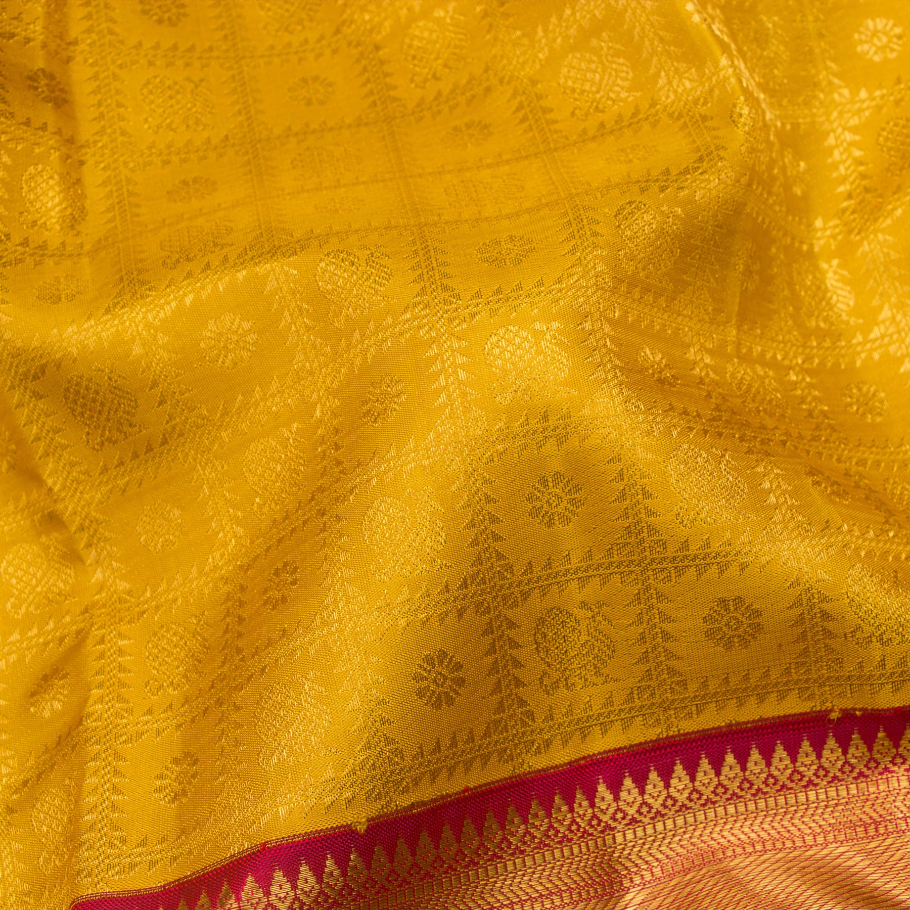 Kanakavalli Kanjivaram Silk Sari 25-110-HS001-02382 - Fabric View
