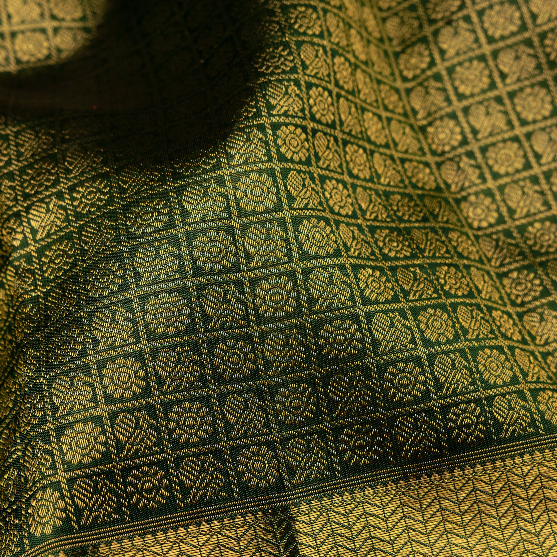 Kanakavalli Kanjivaram Silk Sari 25-110-HS001-06223 - Fabric View