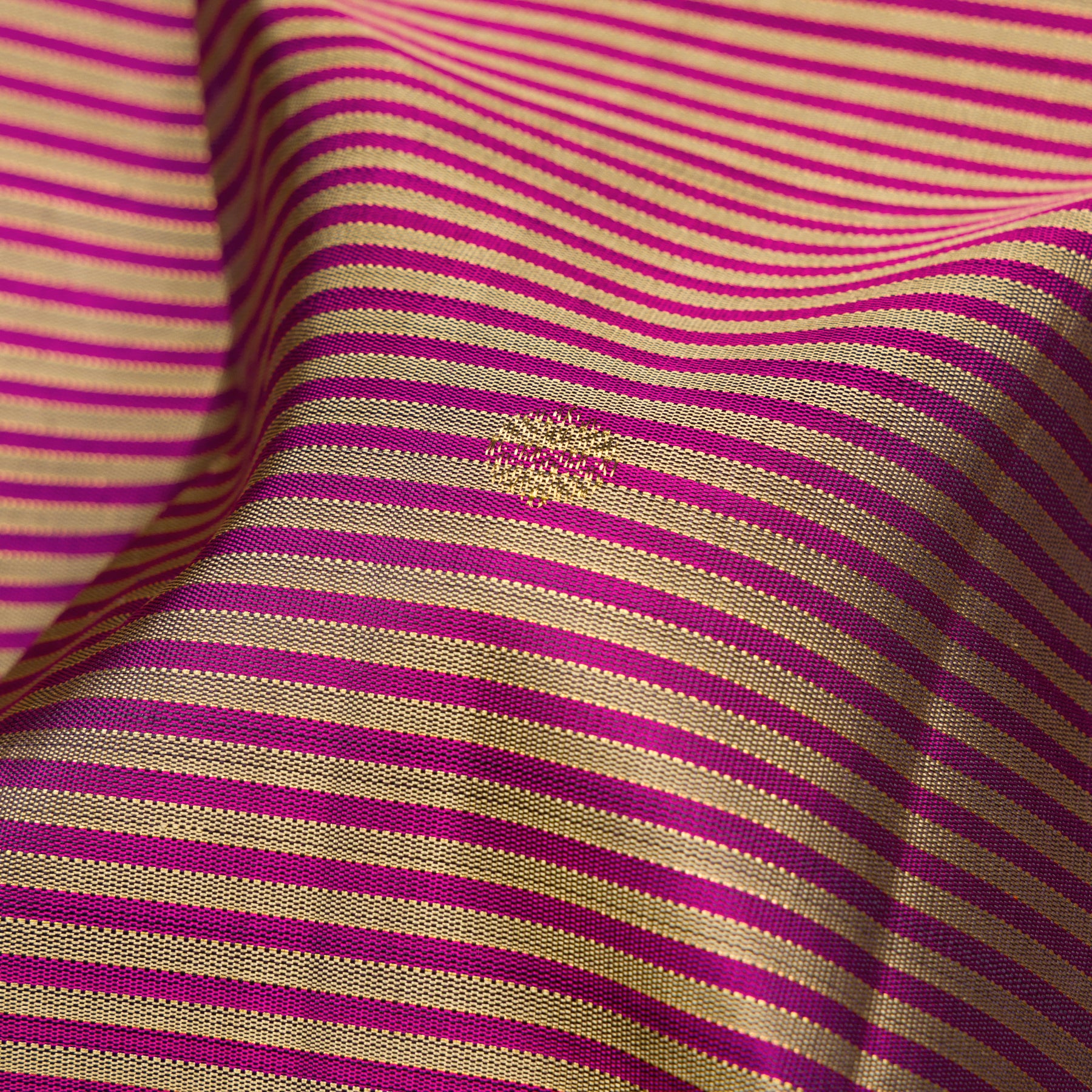 Kanakavalli Kanjivaram Silk Sari 25-110-HS001-08628 - Fabric View