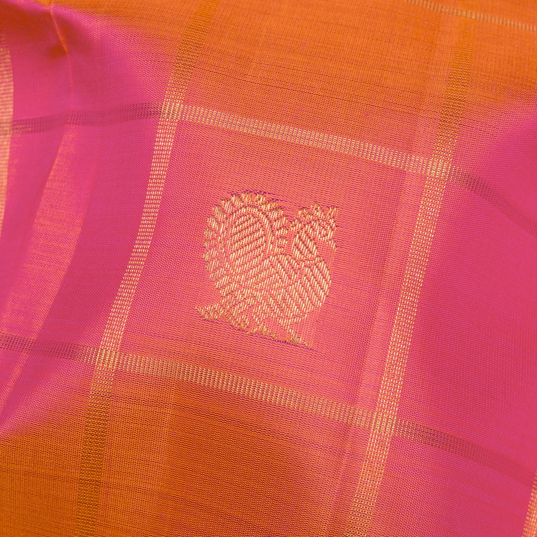 Kanakavalli Kanjivaram Silk Sari 25-110-HS001-10942 - Fabric View