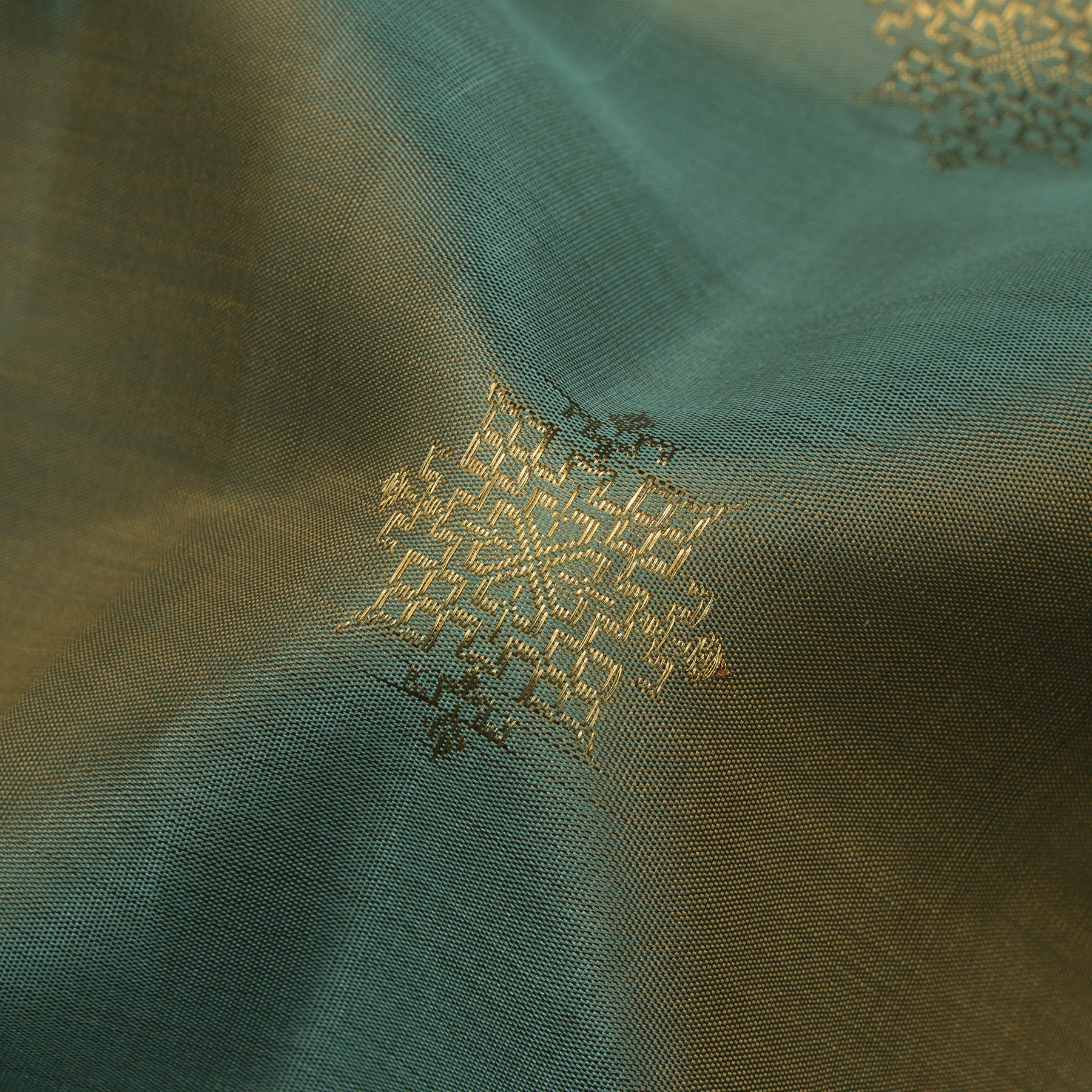 Kanakavalli Kanjivaram Silk Sari 25-595-HS001-00942 - Fabric View