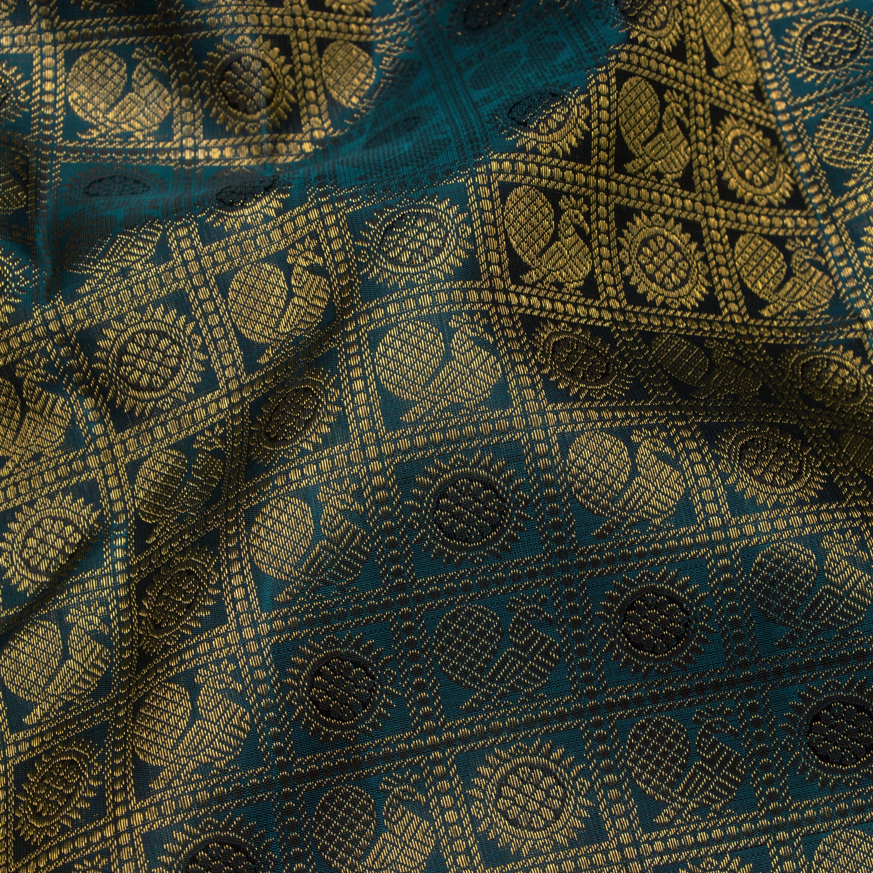 Kanakavalli Kanjivaram Silk Sari 25-595-HS001-03257 - Fabric View