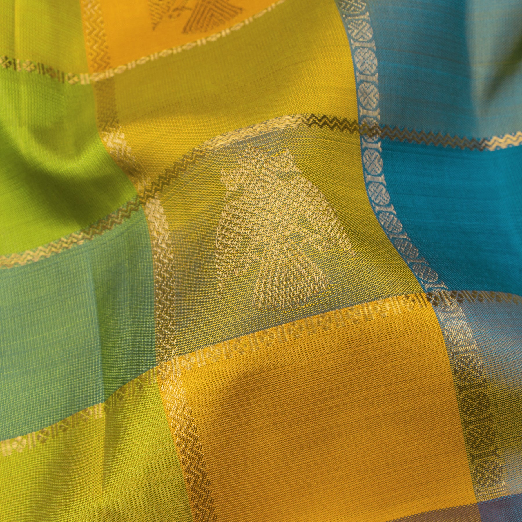 Kanakavalli Kanjivaram Silk Sari 25-595-HS001-05997 - Fabric View