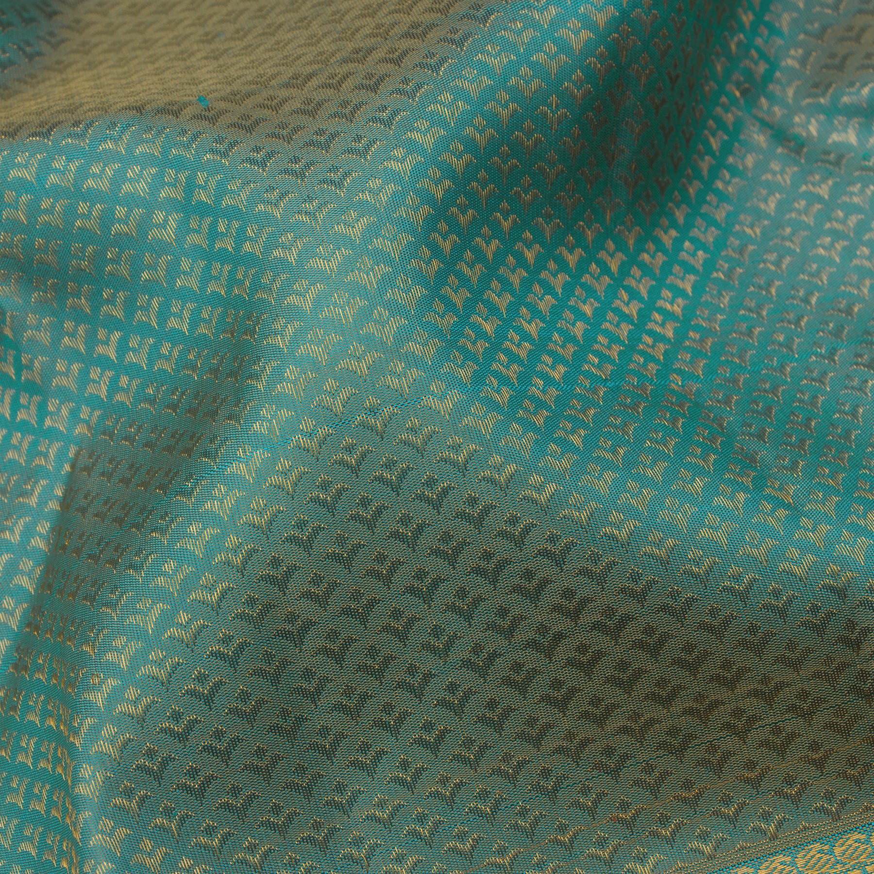 Kanakavalli Kanjivaram Silk Sari 25-595-HS001-06005 - Fabric View
