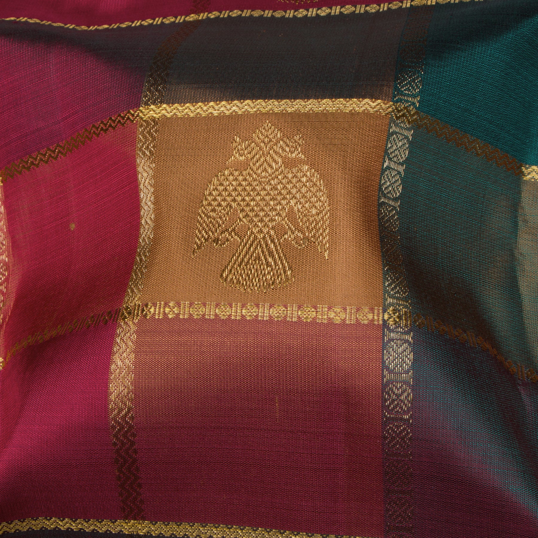 Kanakavalli Kanjivaram Silk Sari 25-595-HS001-08301 - Fabric View