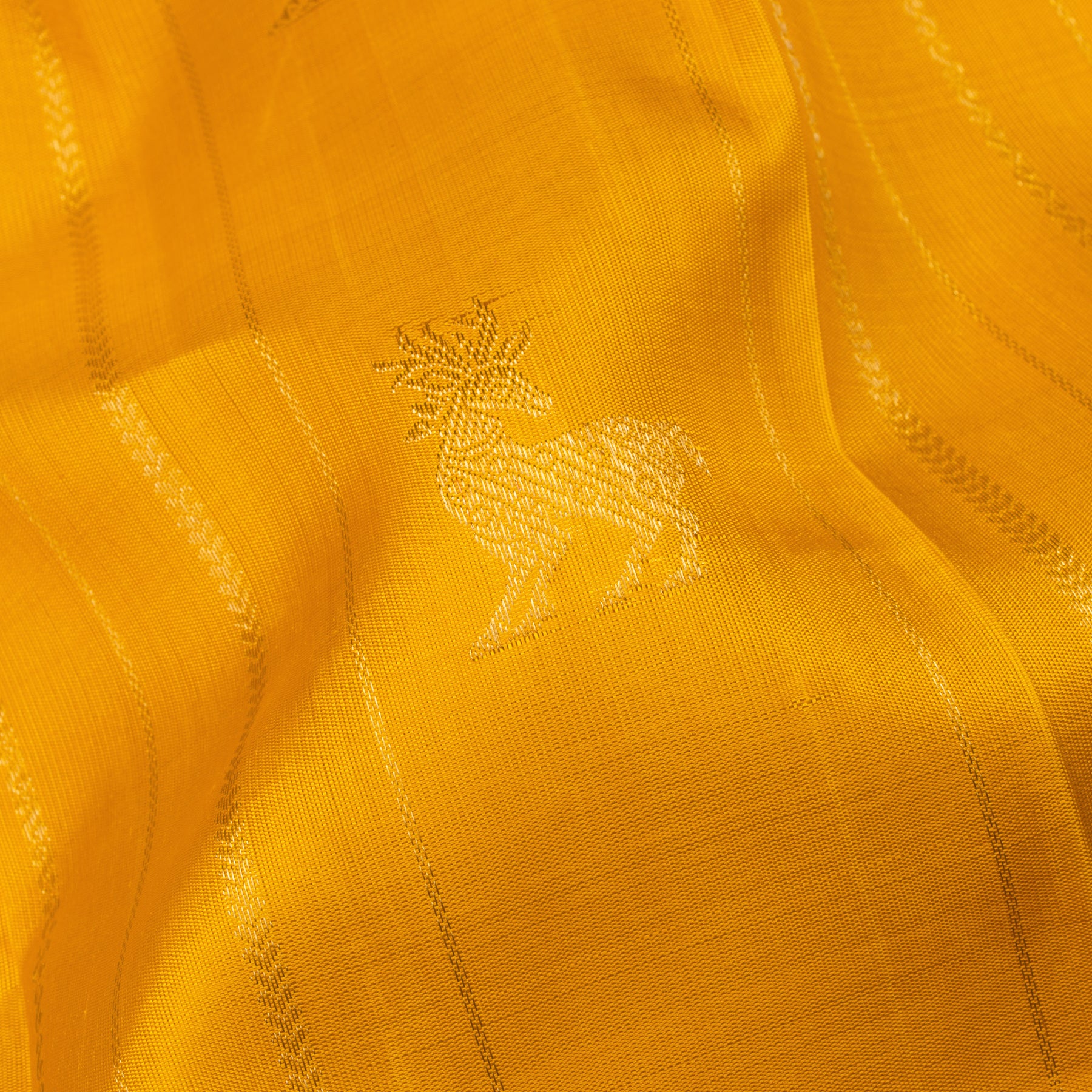 Kanakavalli Kanjivaram Silk Sari 25-599-HS001-03816 - Fabric View