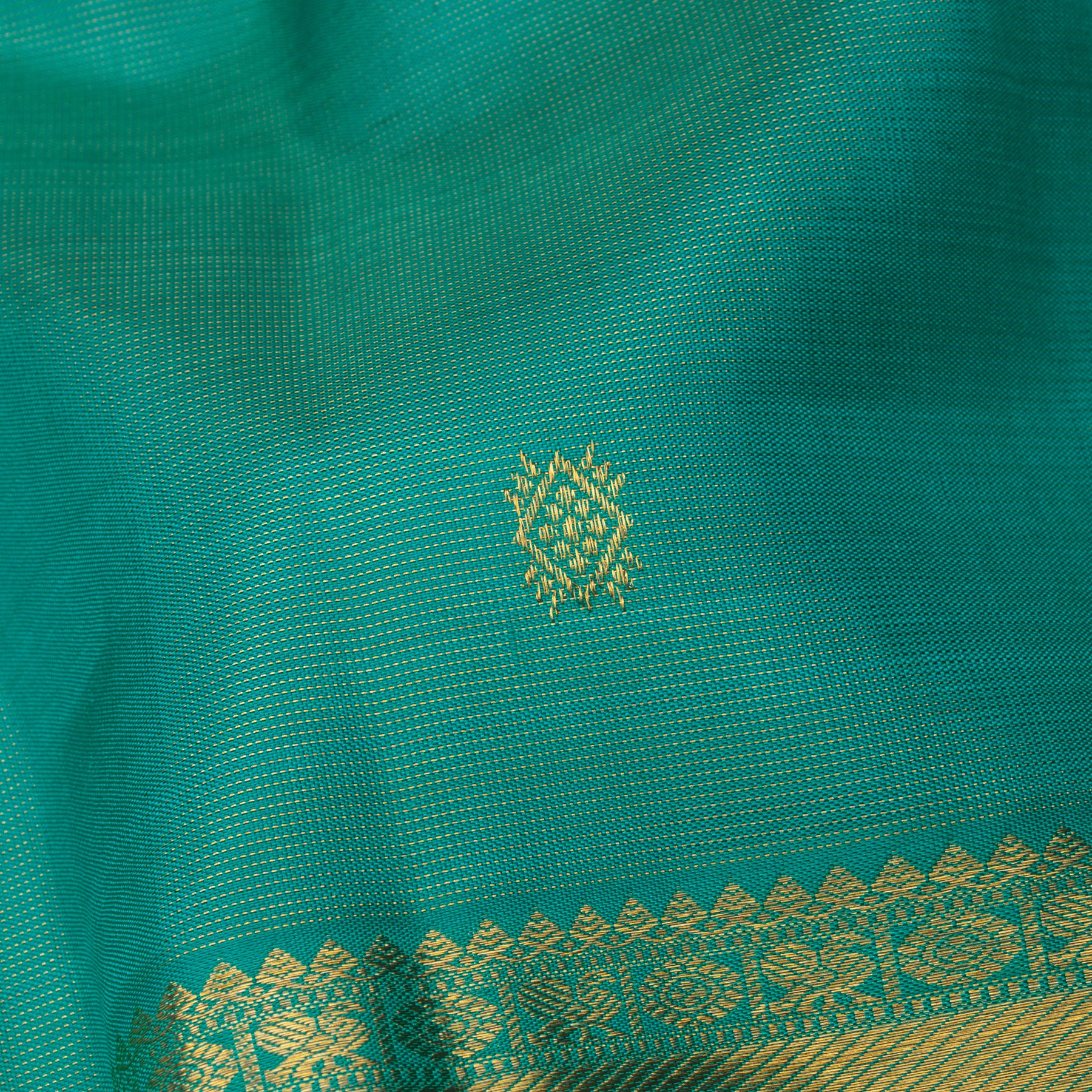 Kanakavalli Kanjivaram Silk Sari 25-599-HS001-03829 - Fabric View