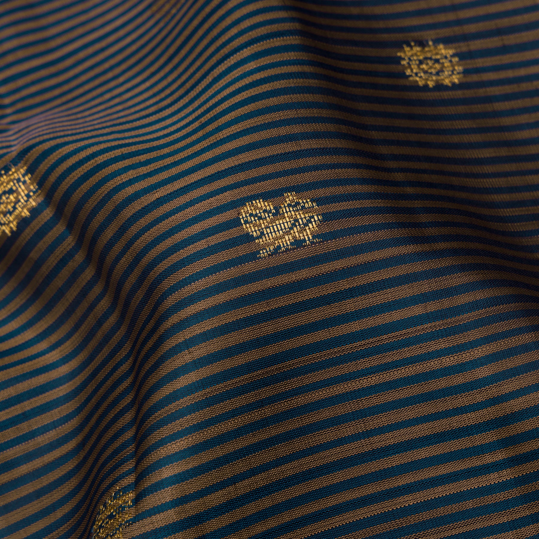 Kanakavalli Kanjivaram Silk Sari 25-599-HS001-04982 - Fabric View